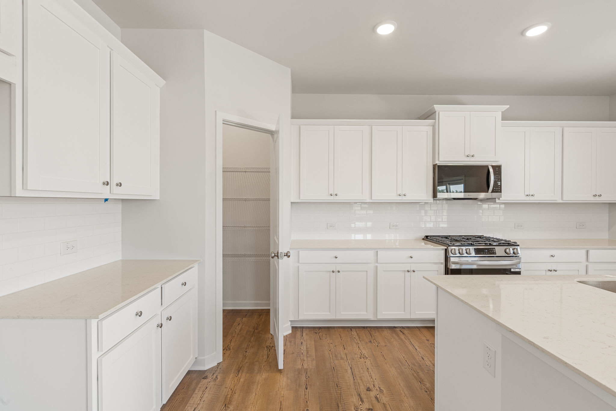 A kitchen with white cabinets.