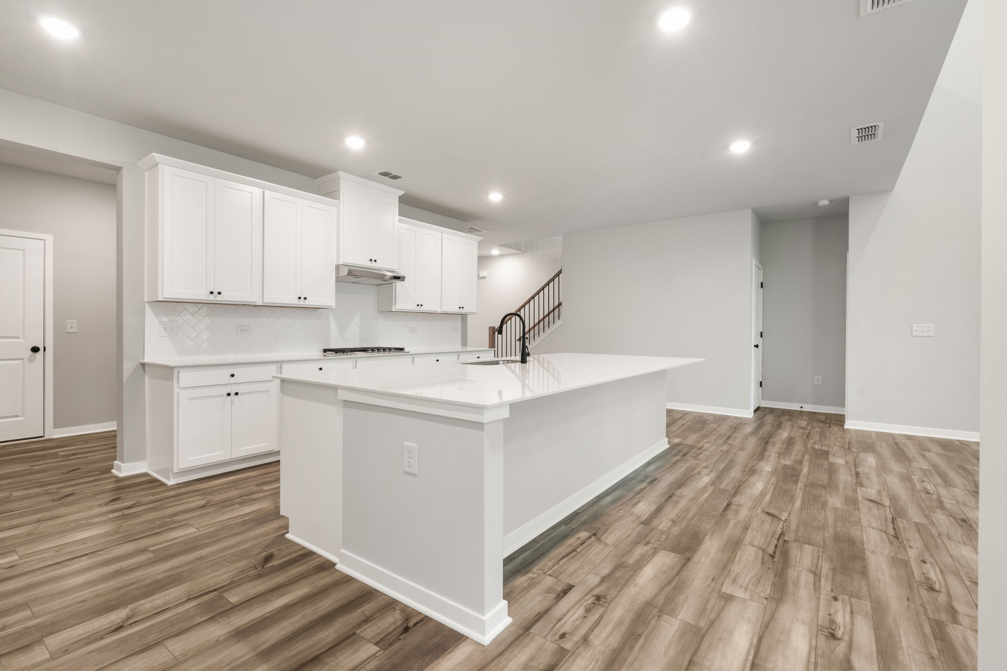 A kitchen with white cabinets.