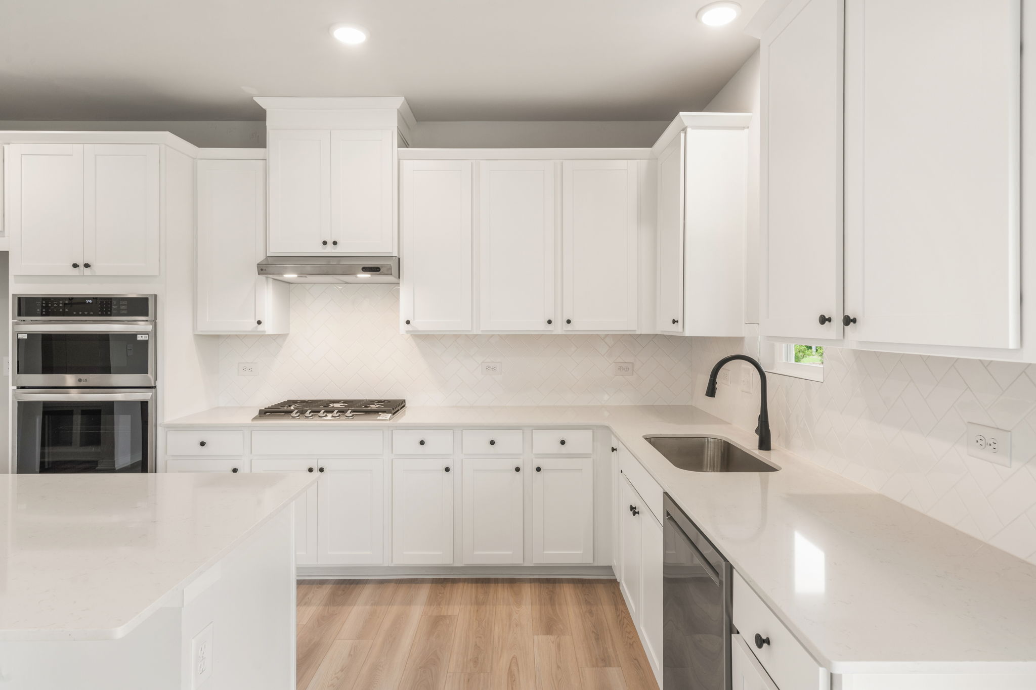 A kitchen with white cabinets.