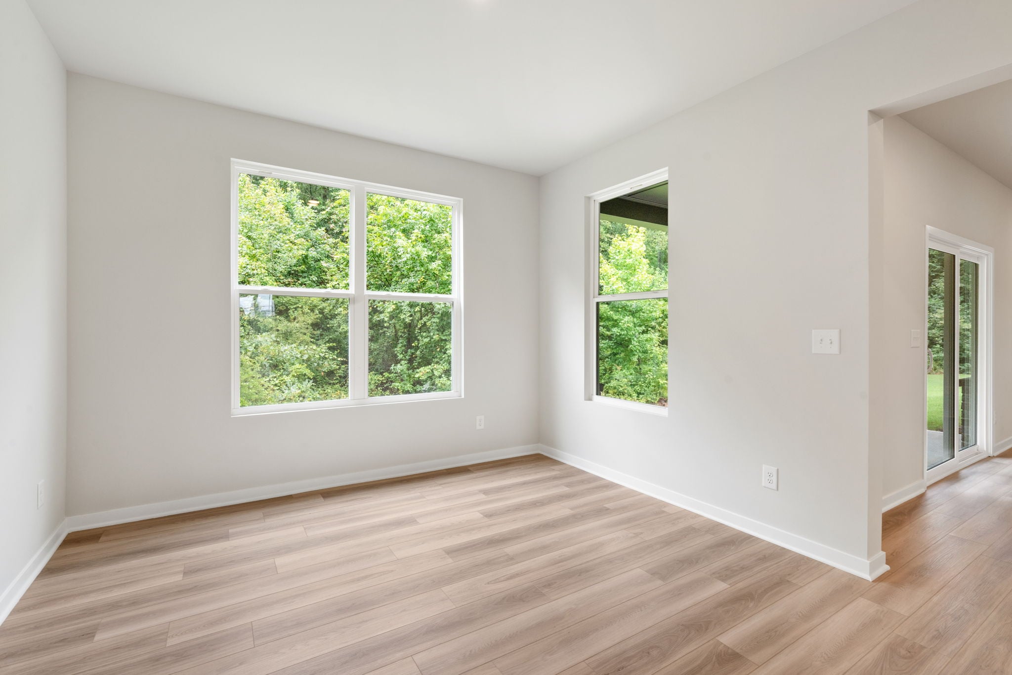 A room with windows.