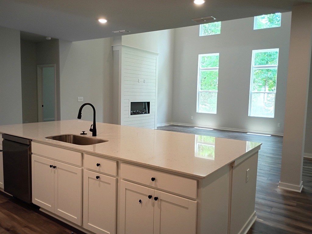 A kitchen with white cabinets.