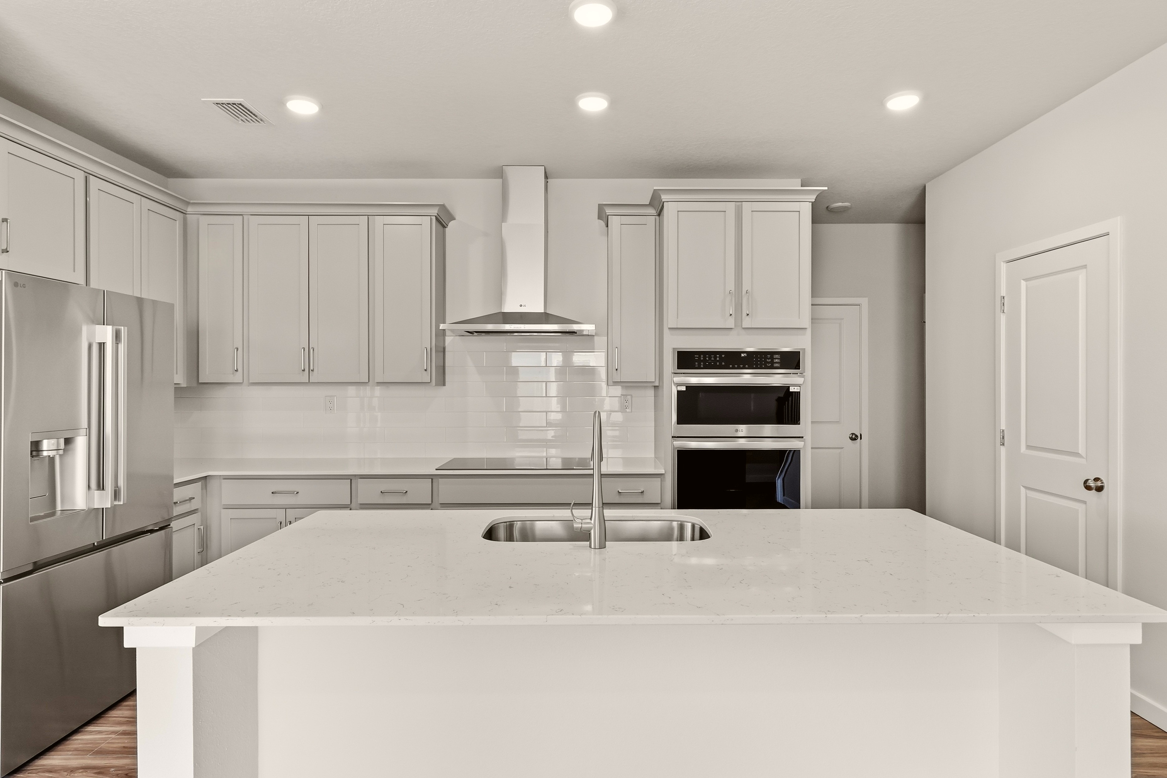 A kitchen with white cabinets.