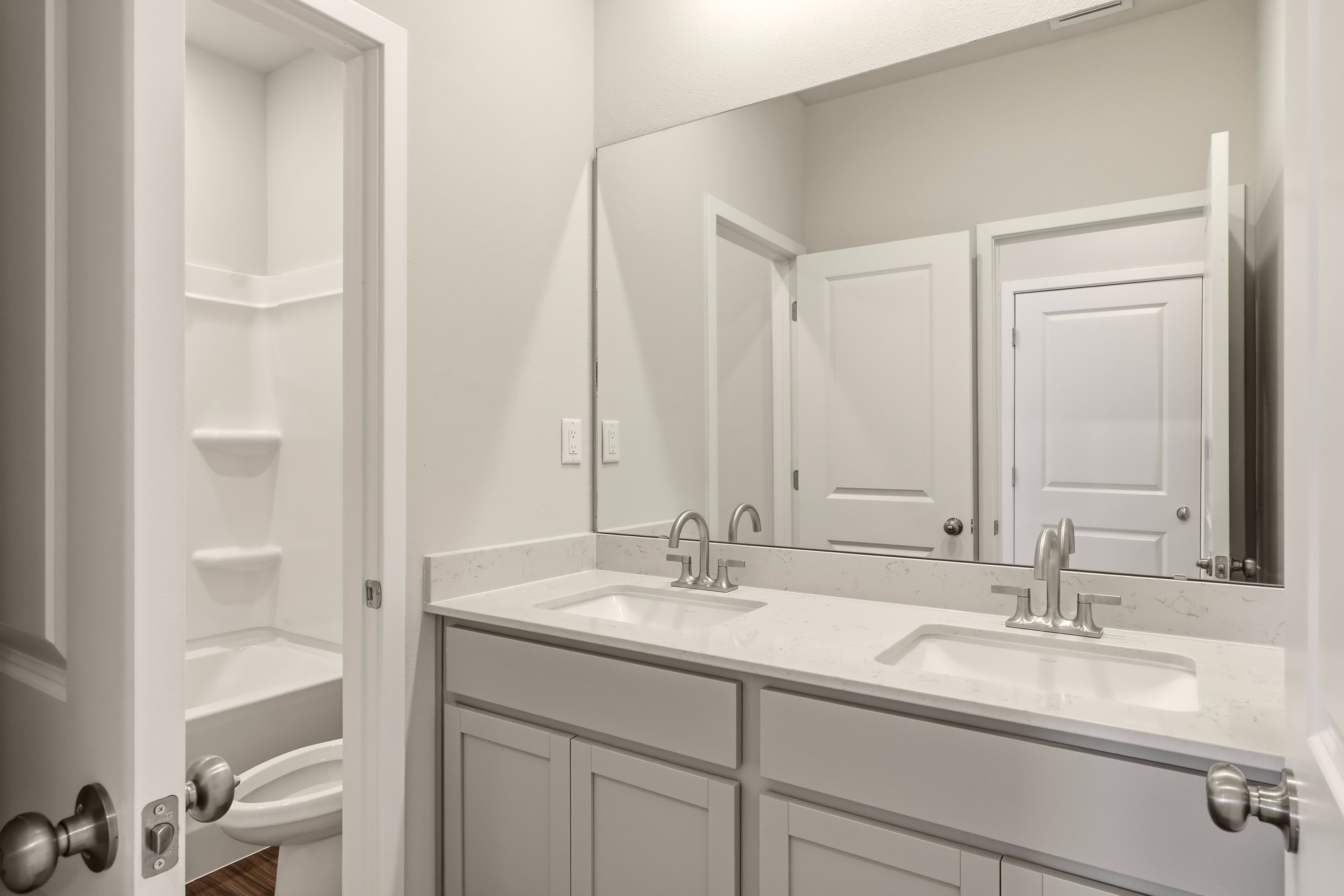 A bathroom with a sink and a mirror.