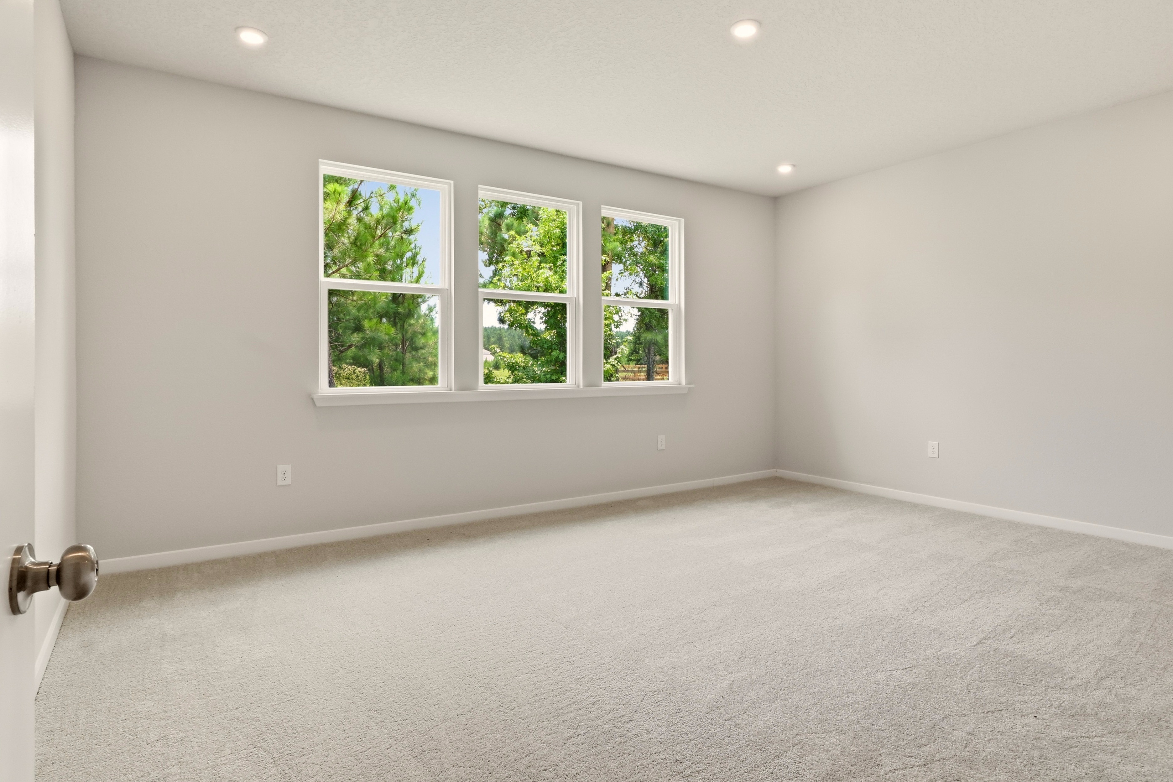A room with windows.