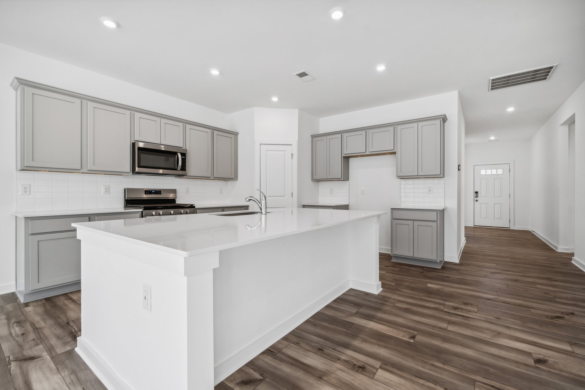 A kitchen with white cabinets.