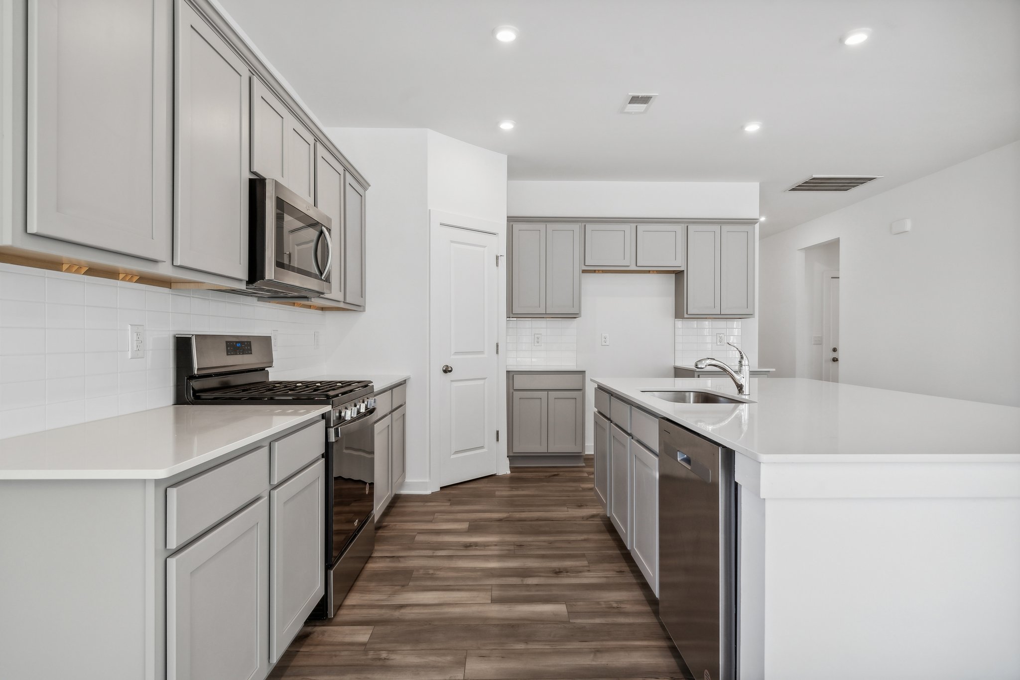 A kitchen with white cabinets.