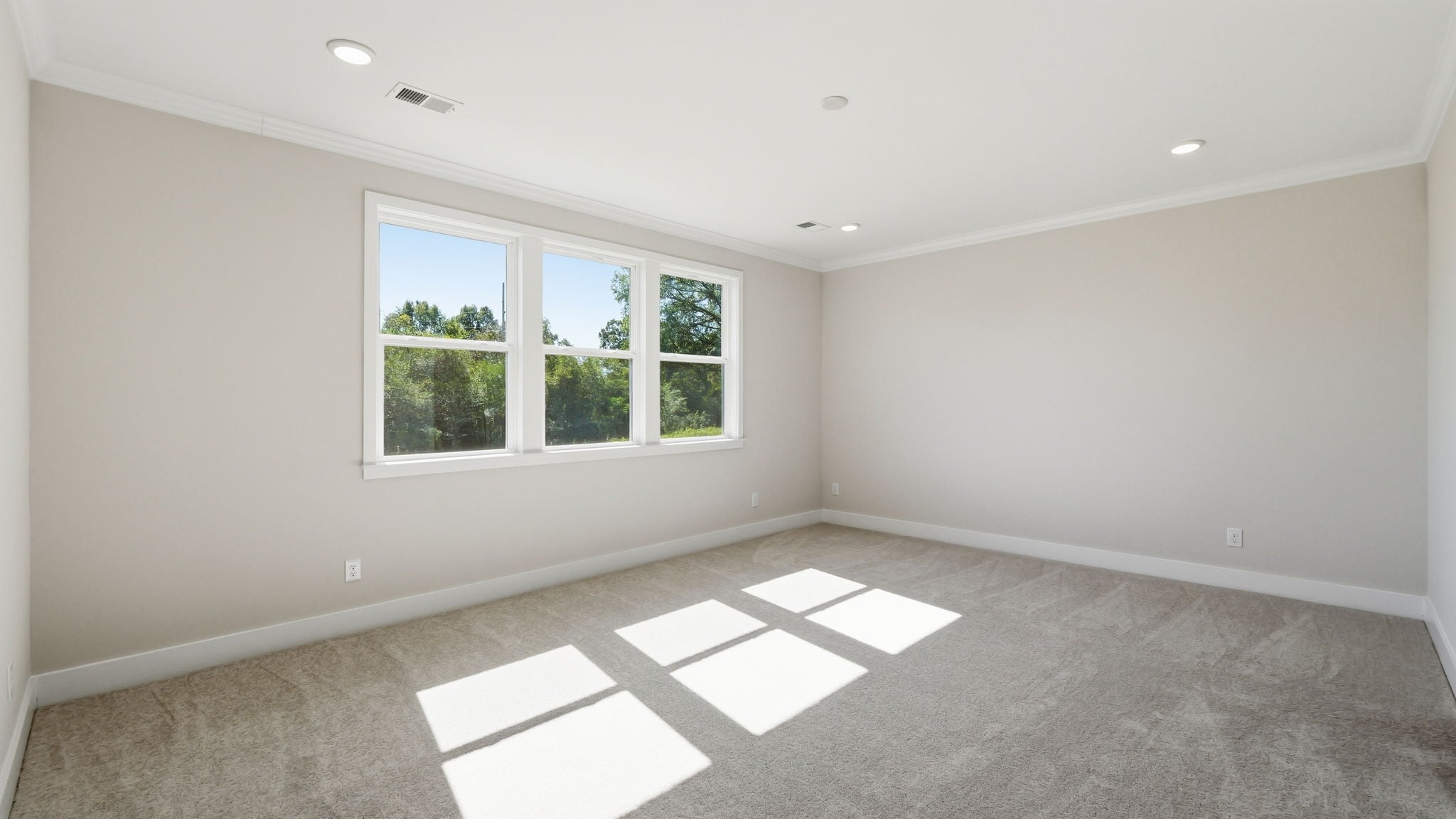 A room with windows.