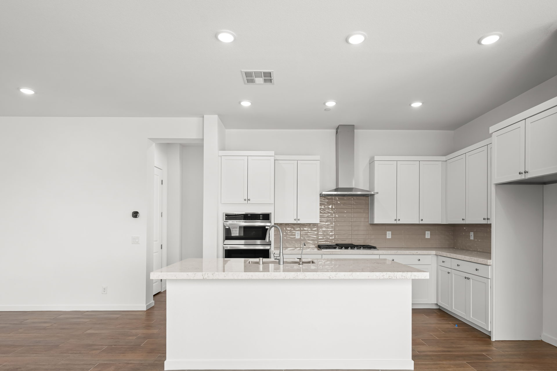 A kitchen with white cabinets.