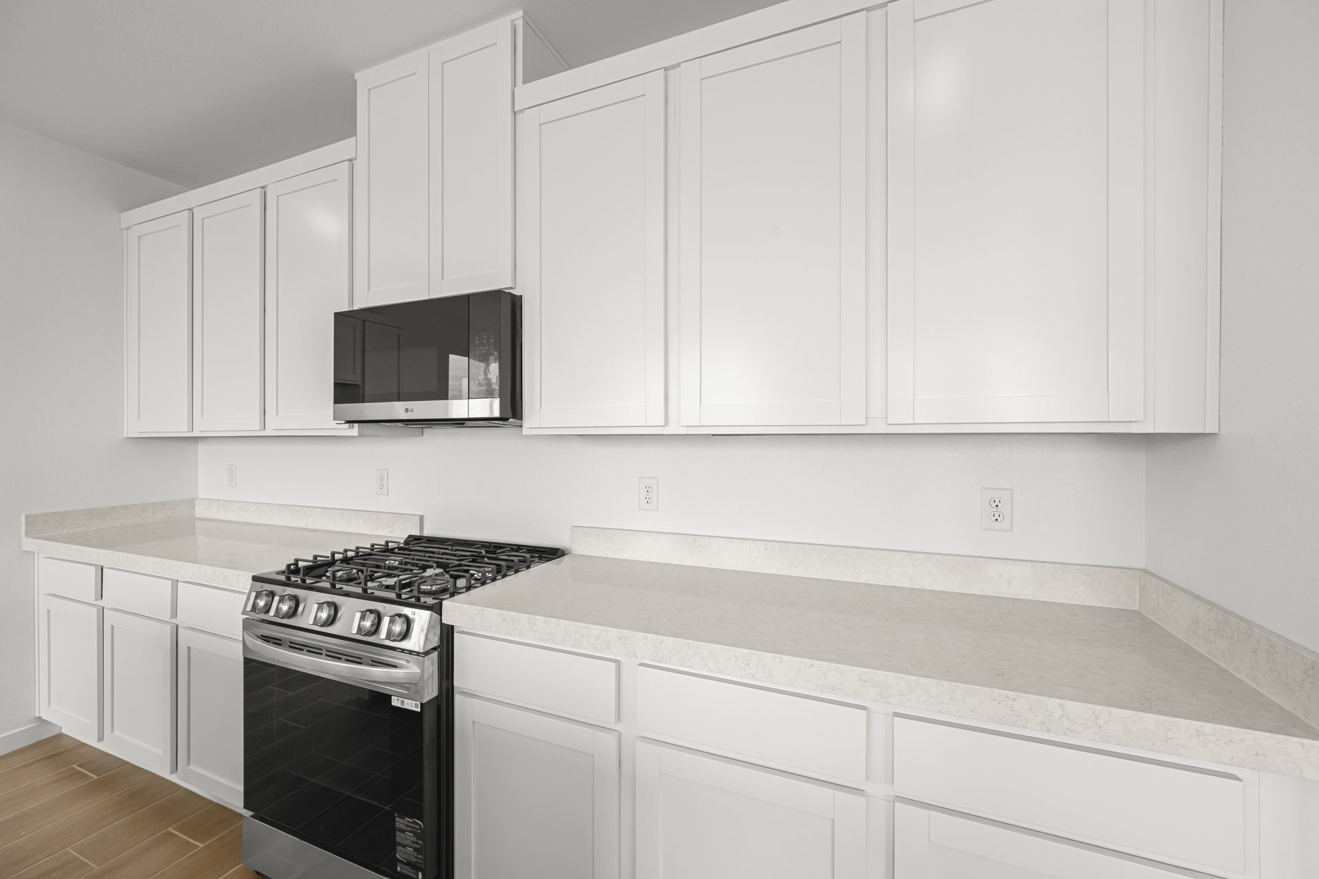 A kitchen with white cabinets.
