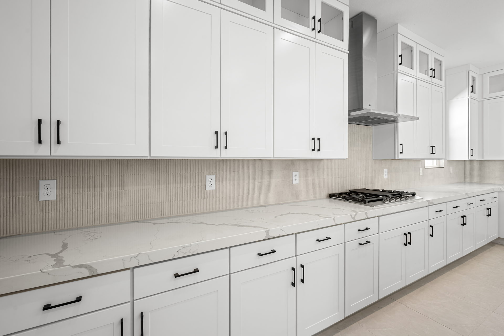 A kitchen with white cabinets.