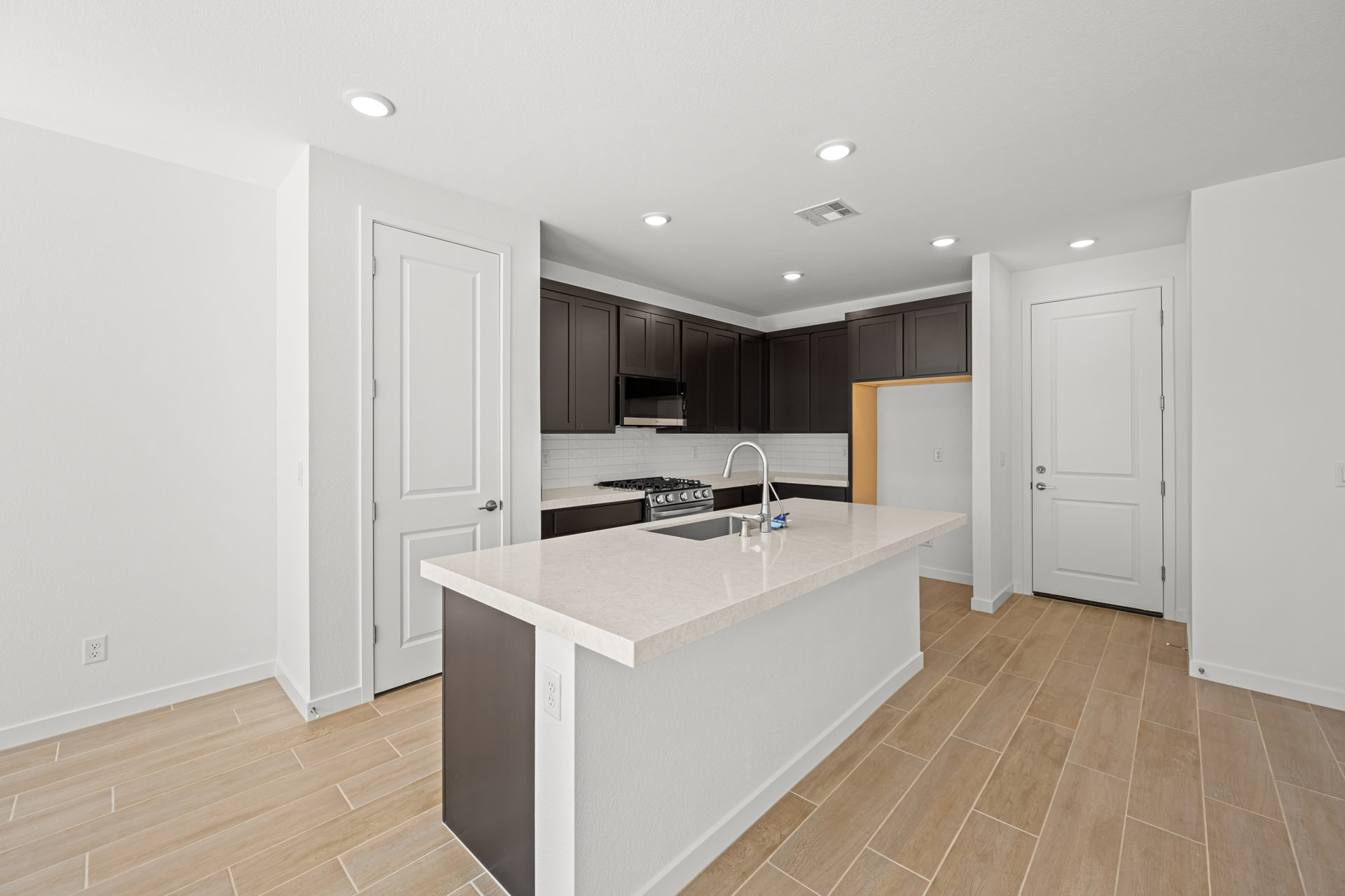 A kitchen with white cabinets.