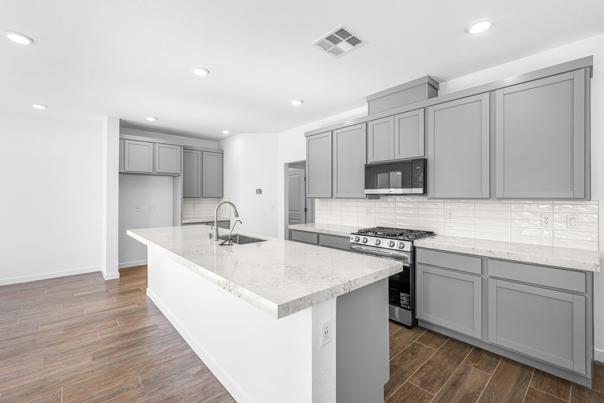 A kitchen with white cabinets.