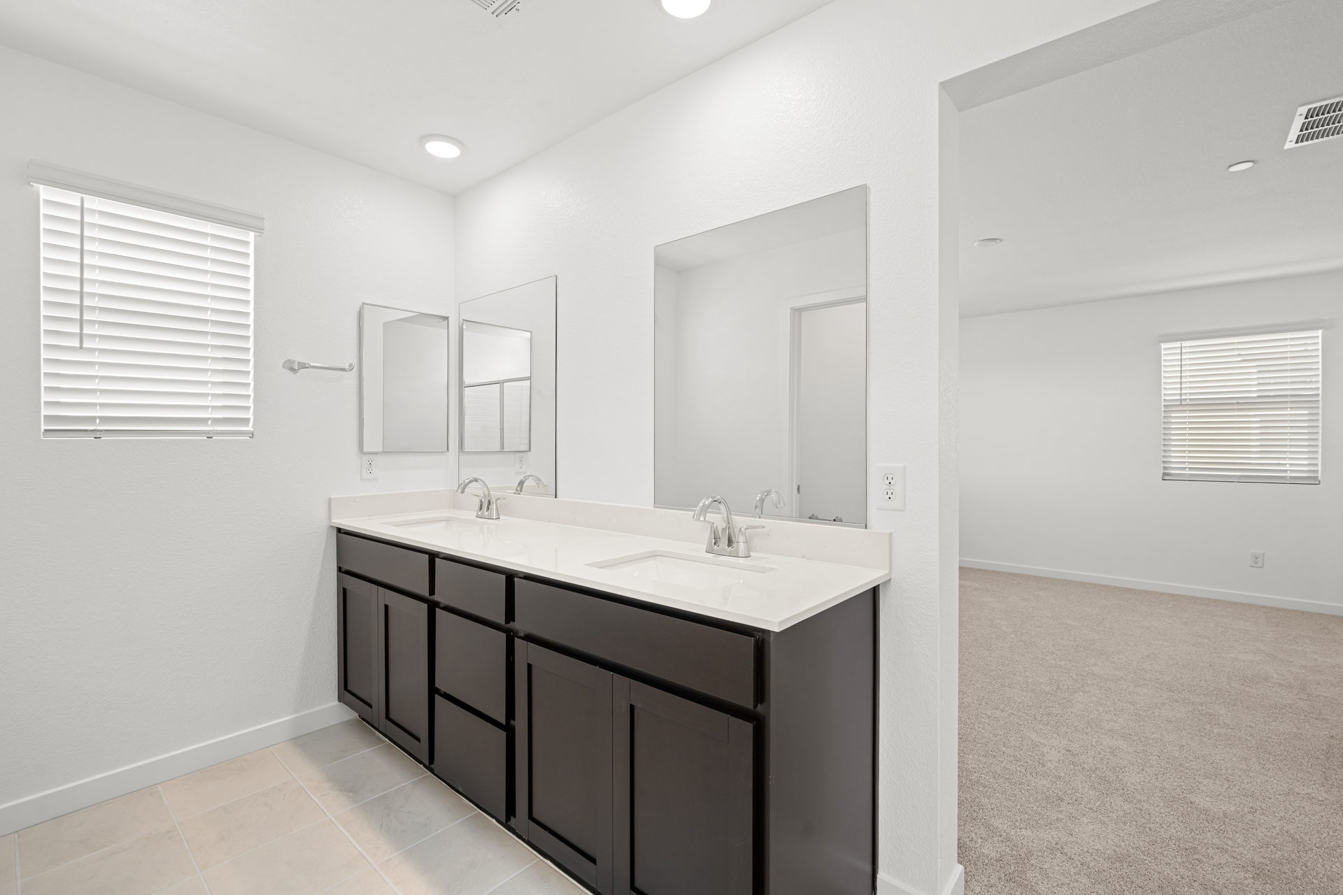 A bathroom with a sink and mirror.