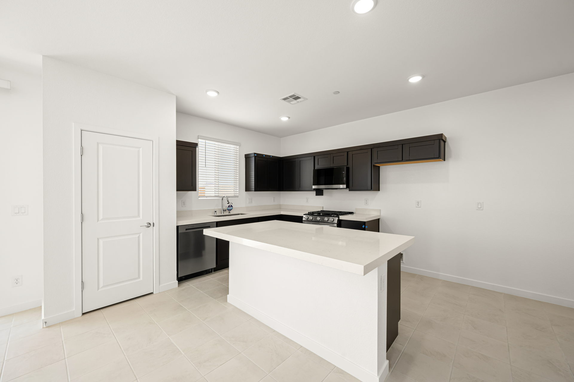 A kitchen with white cabinets.