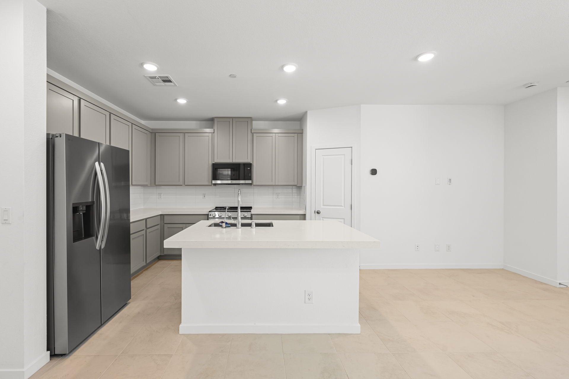A kitchen with white cabinets.