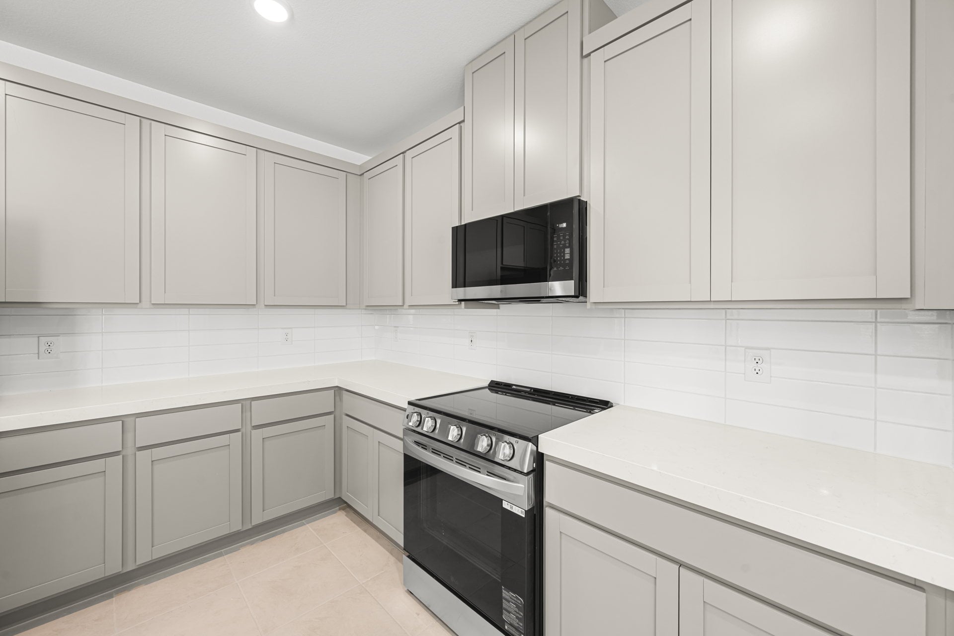 A kitchen with white cabinets.