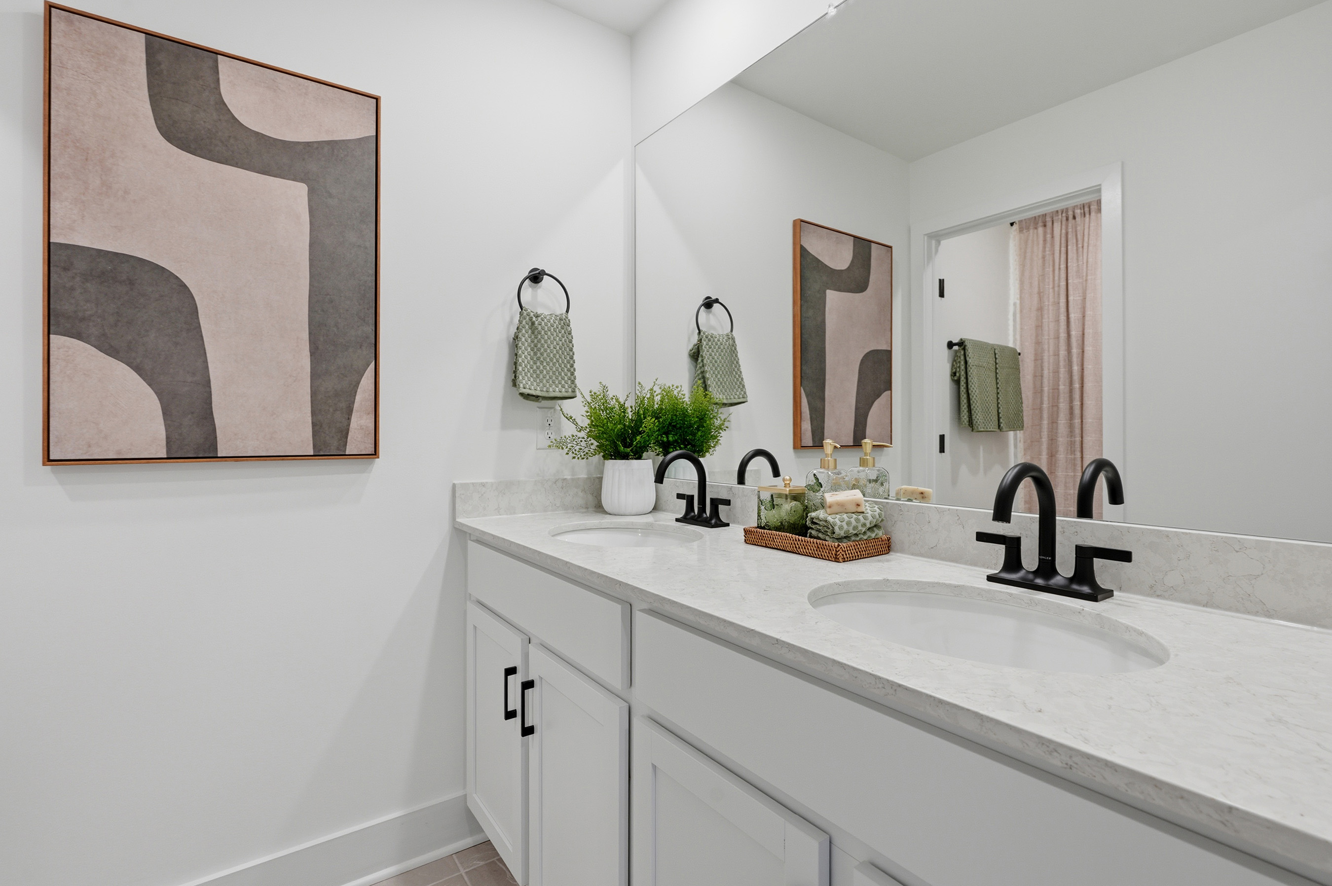 A bathroom with a sink and a mirror.