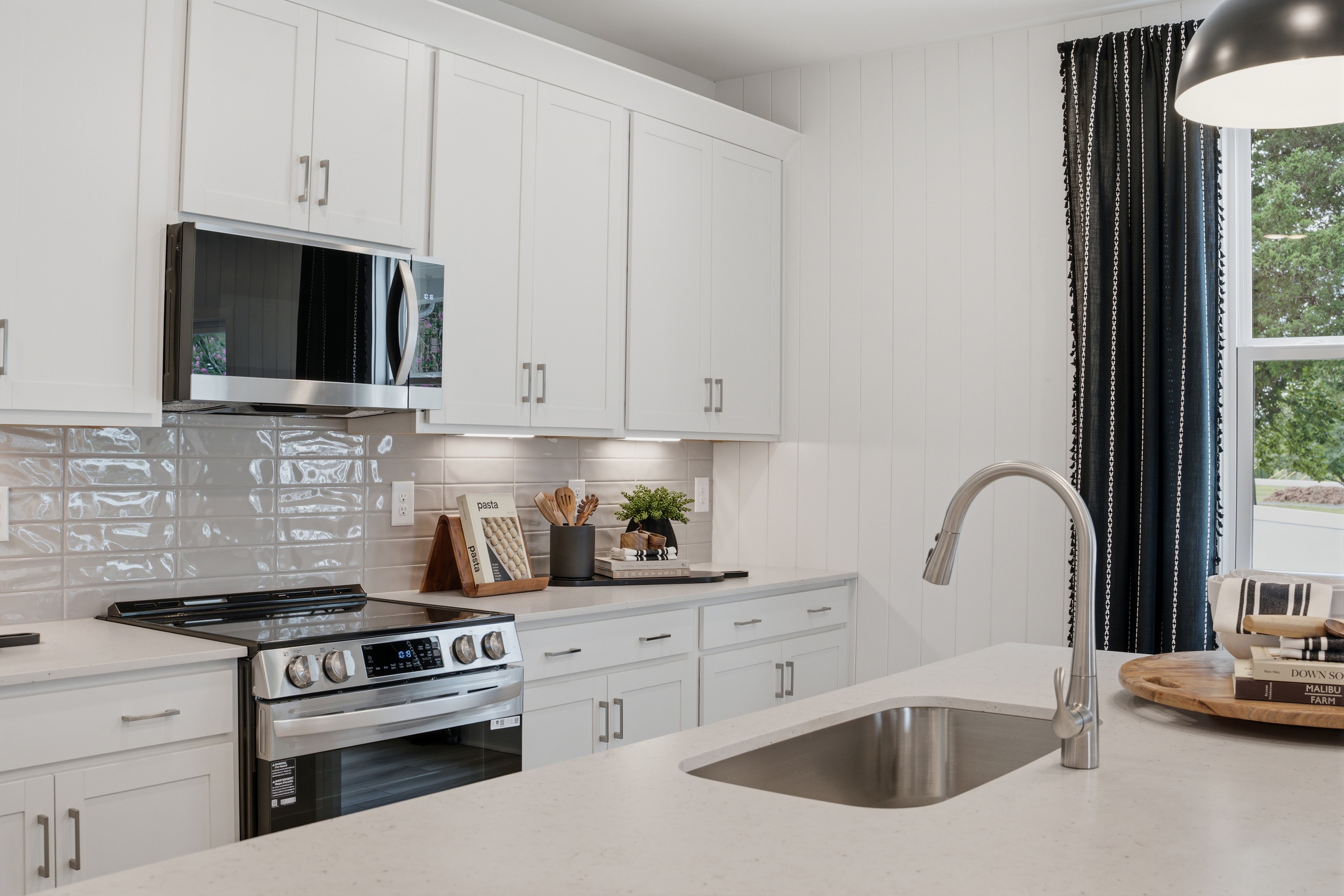 A kitchen with white cabinets.