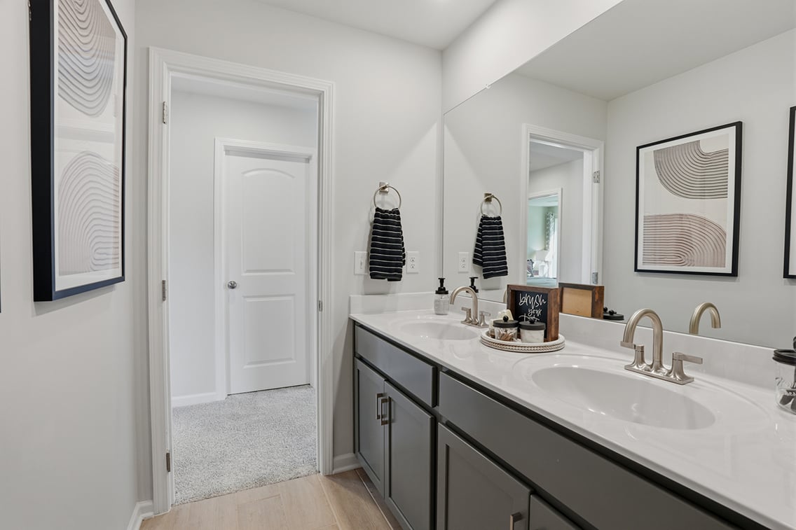 A bathroom with a sink and a mirror.