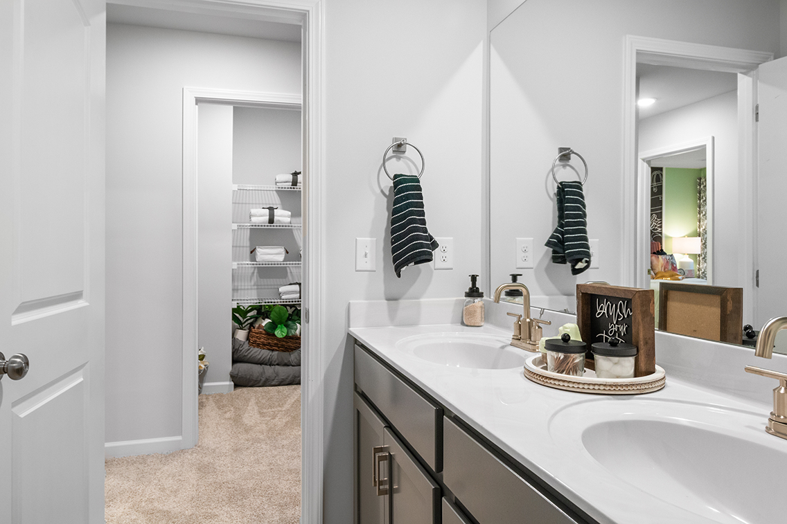 A bathroom with a sink and a mirror.