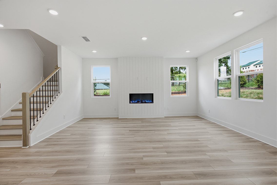 A room with a wood floor and windows.