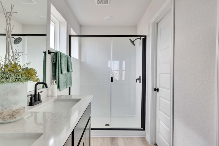 A bathroom with a sink and a mirror.