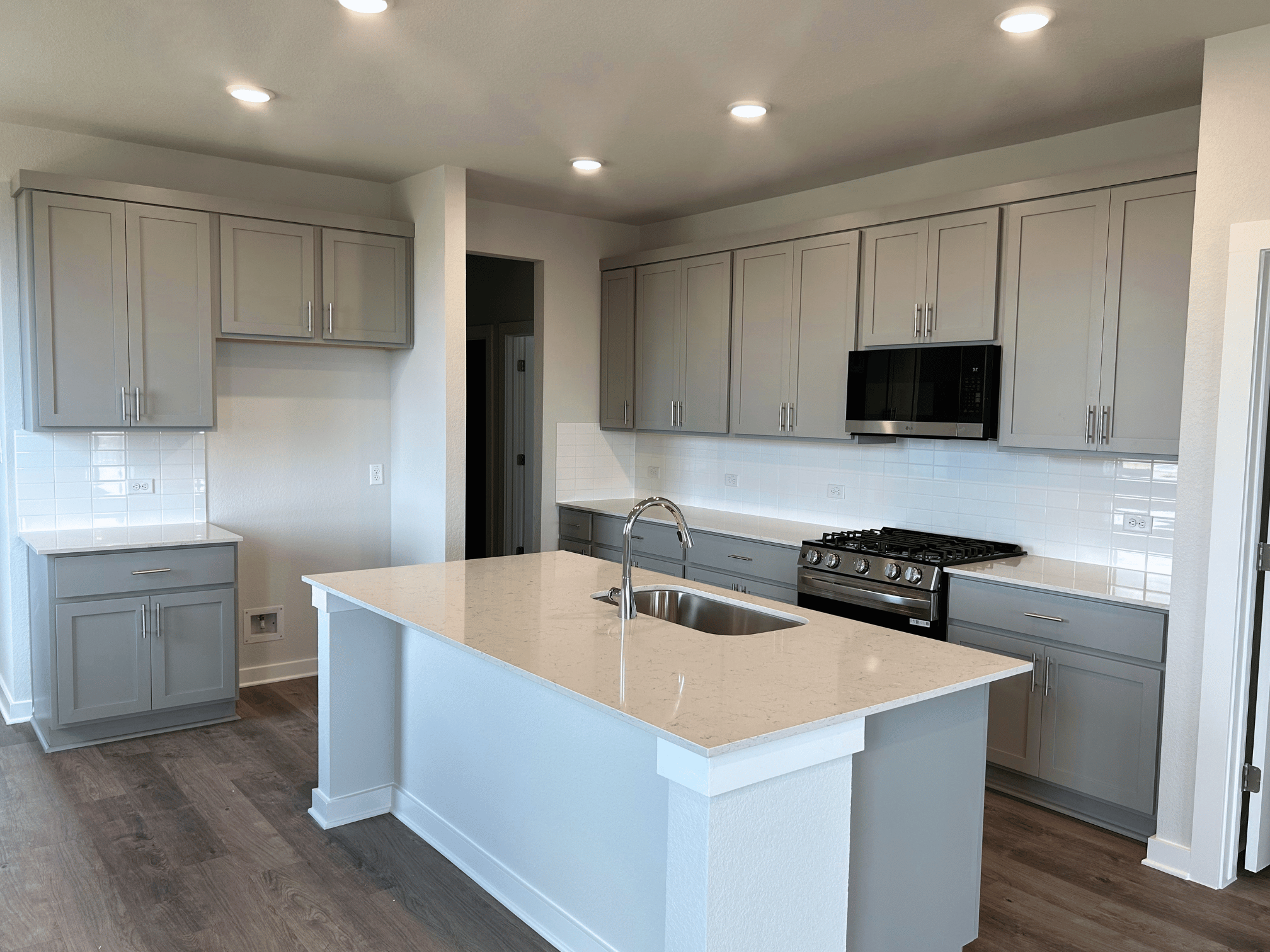 A kitchen with white cabinets.