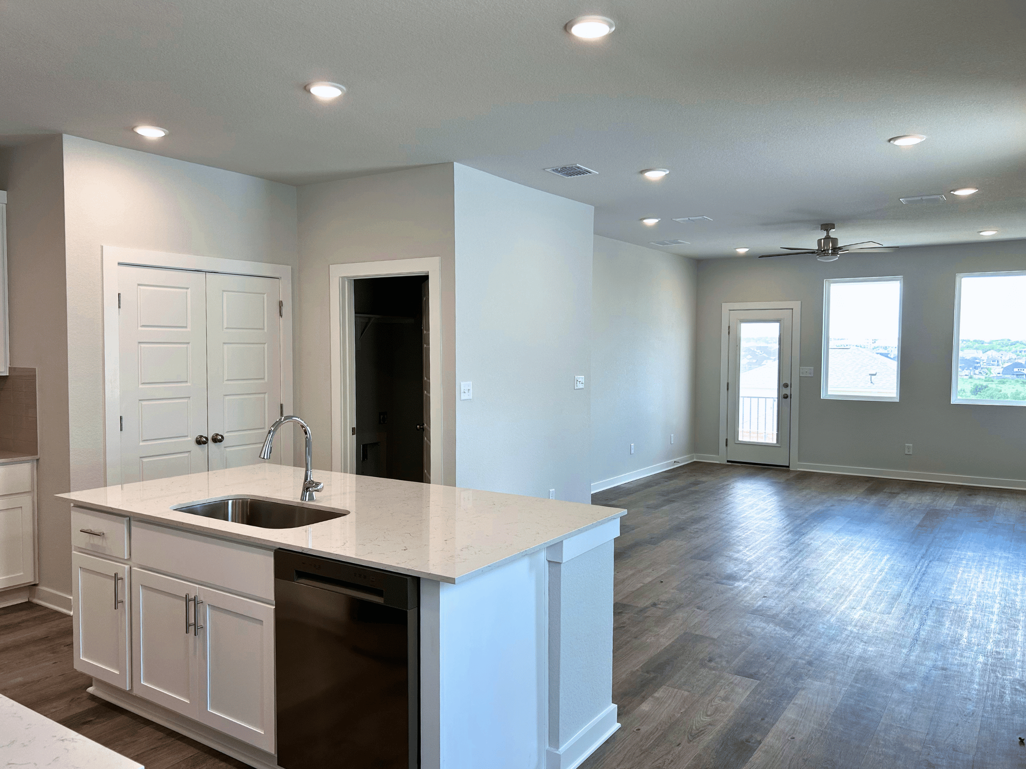 A kitchen with white cabinets.