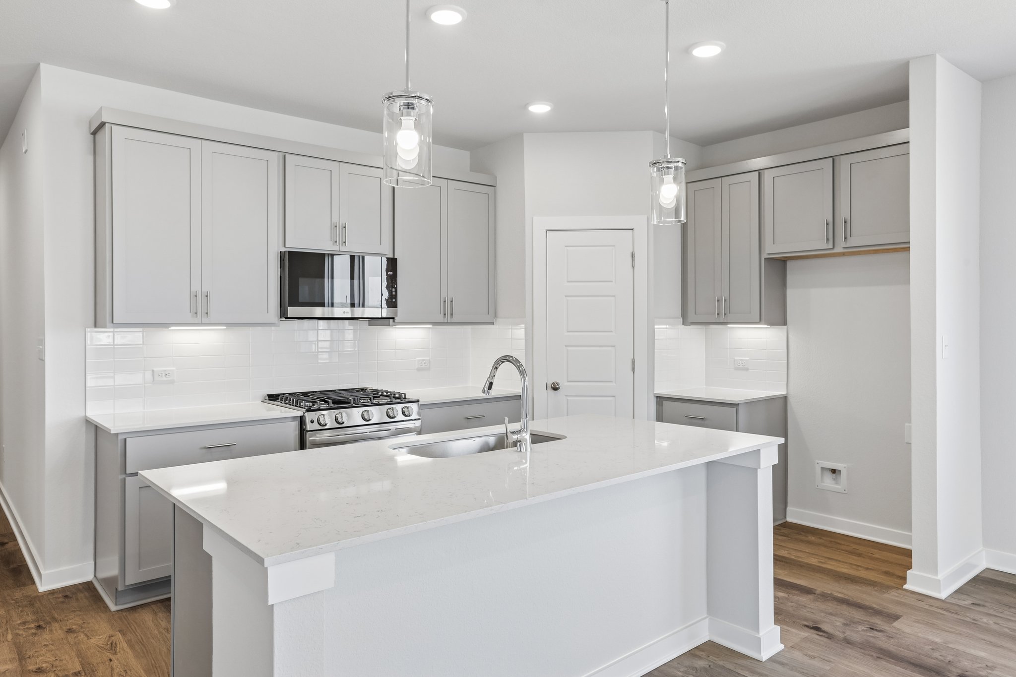 A kitchen with white cabinets.