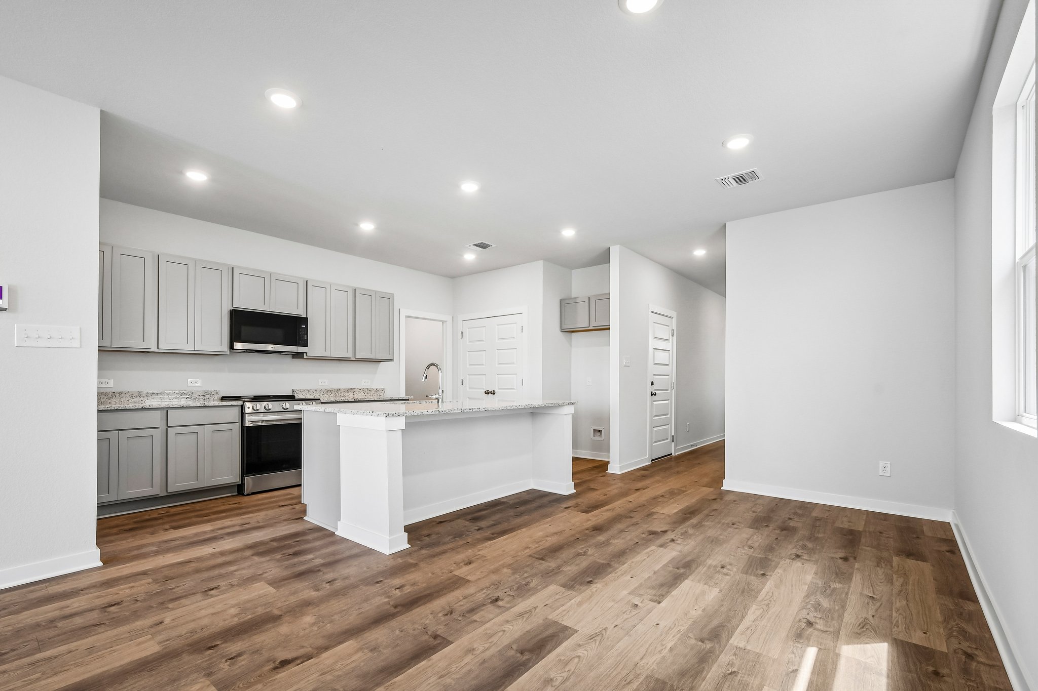 A kitchen with white cabinets.