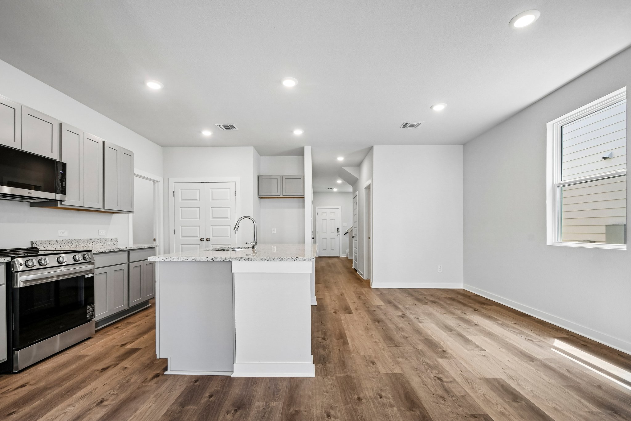 A kitchen with white cabinets.