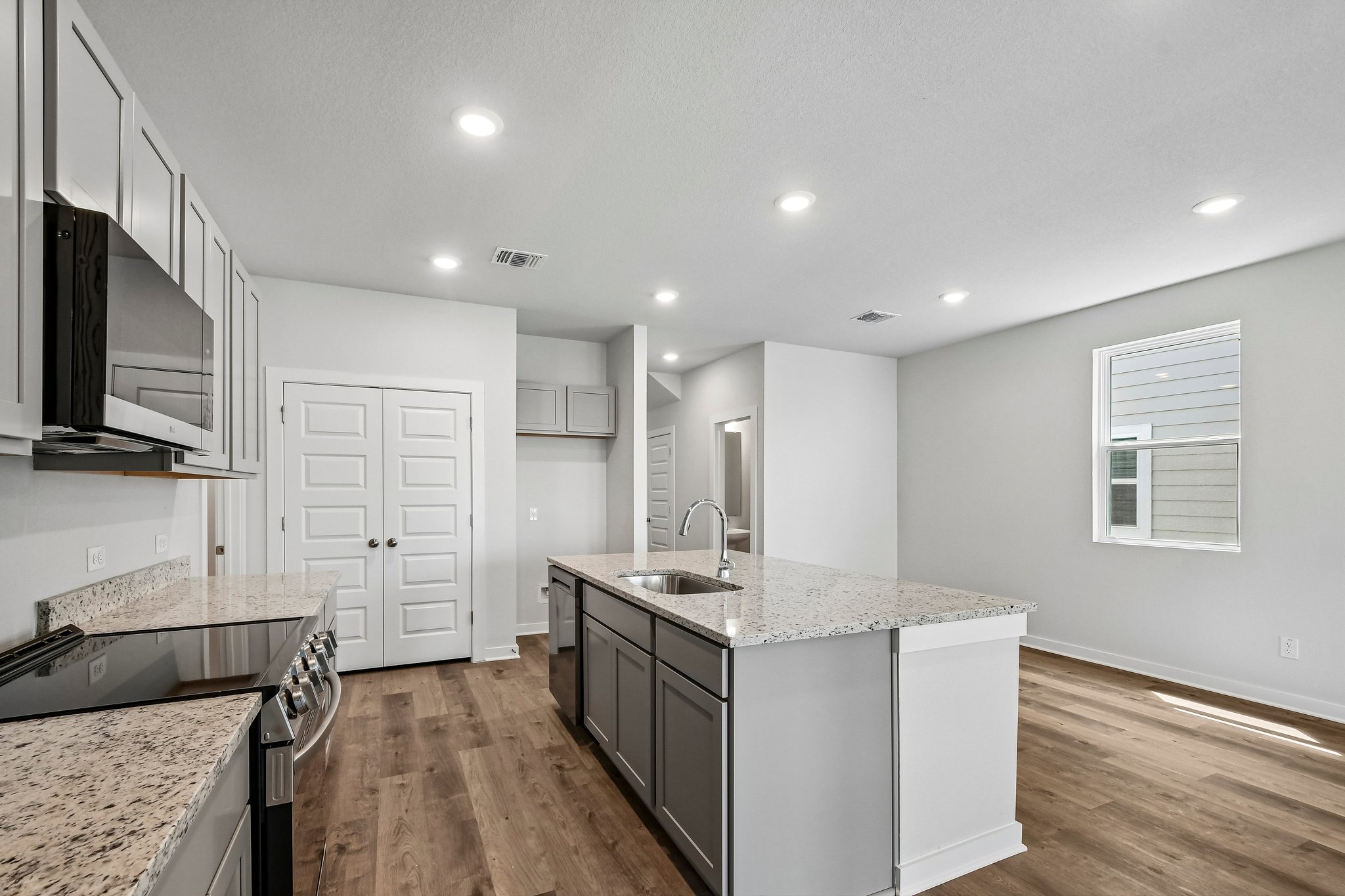 A kitchen with white cabinets.