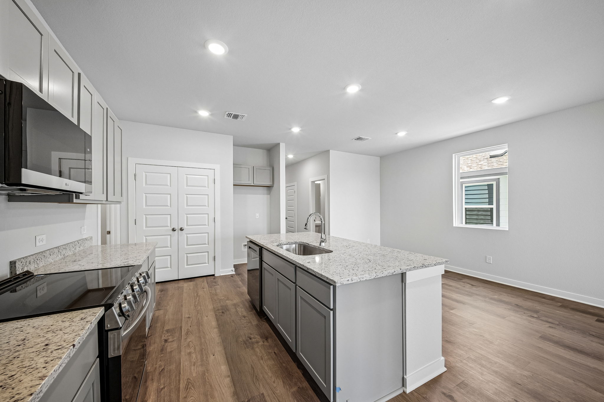 A kitchen with white cabinets.