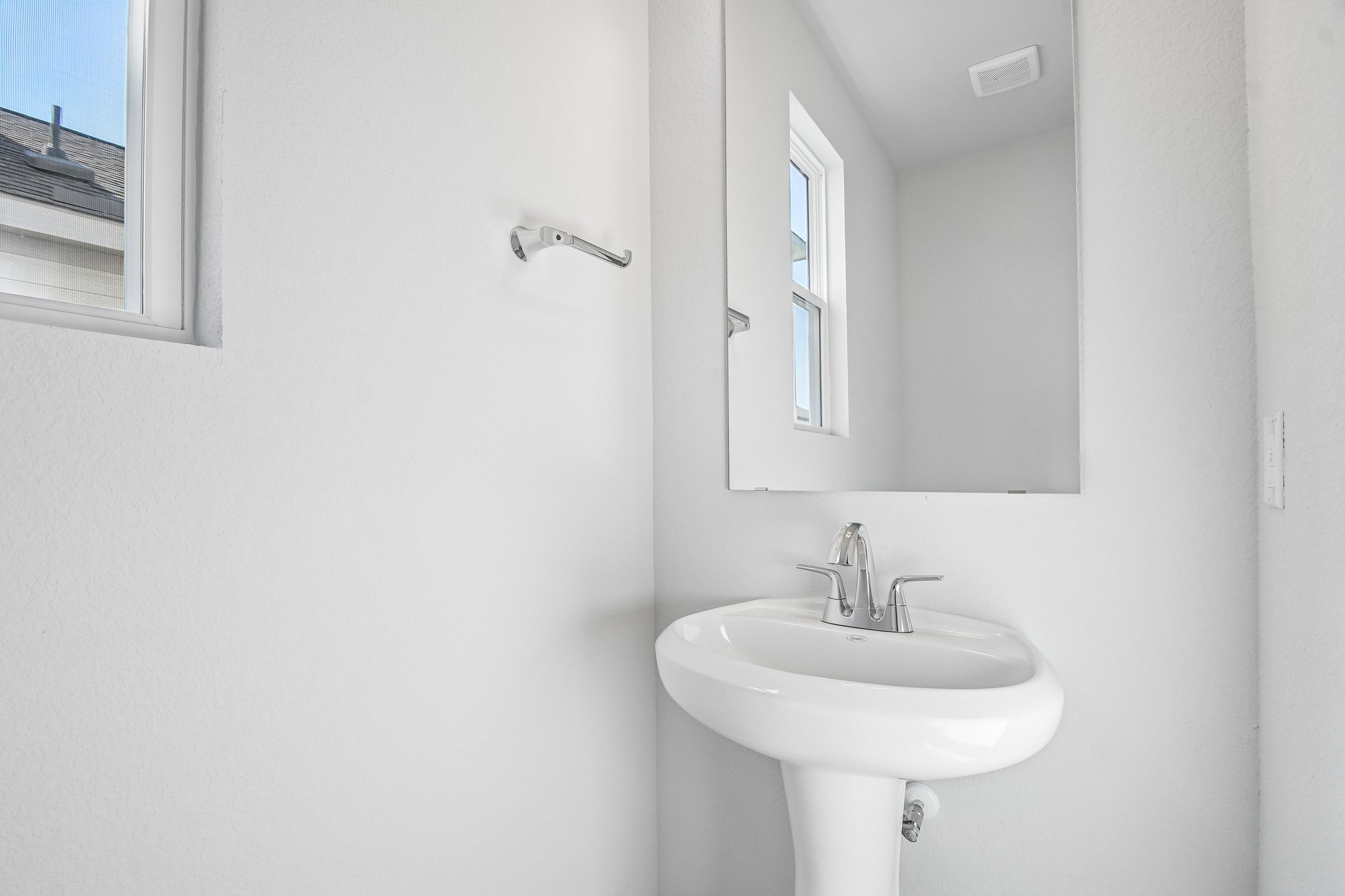 A bathroom with a sink and mirror.