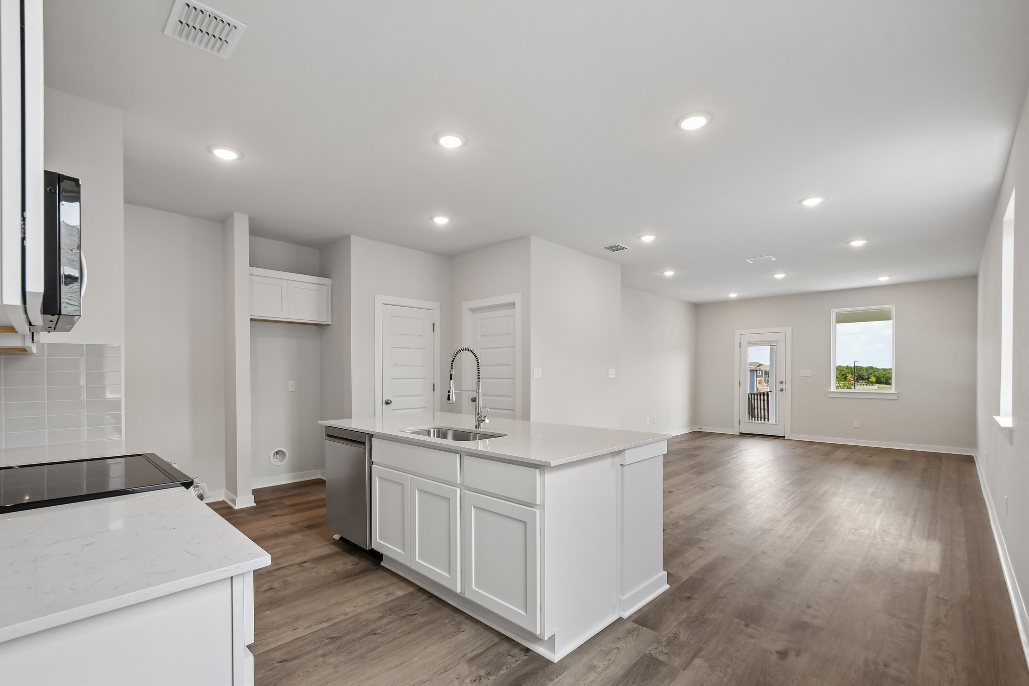 A kitchen with white cabinets.