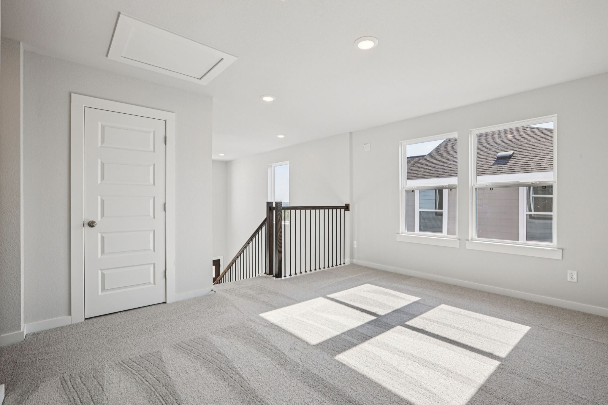 A room with a rug and a door.