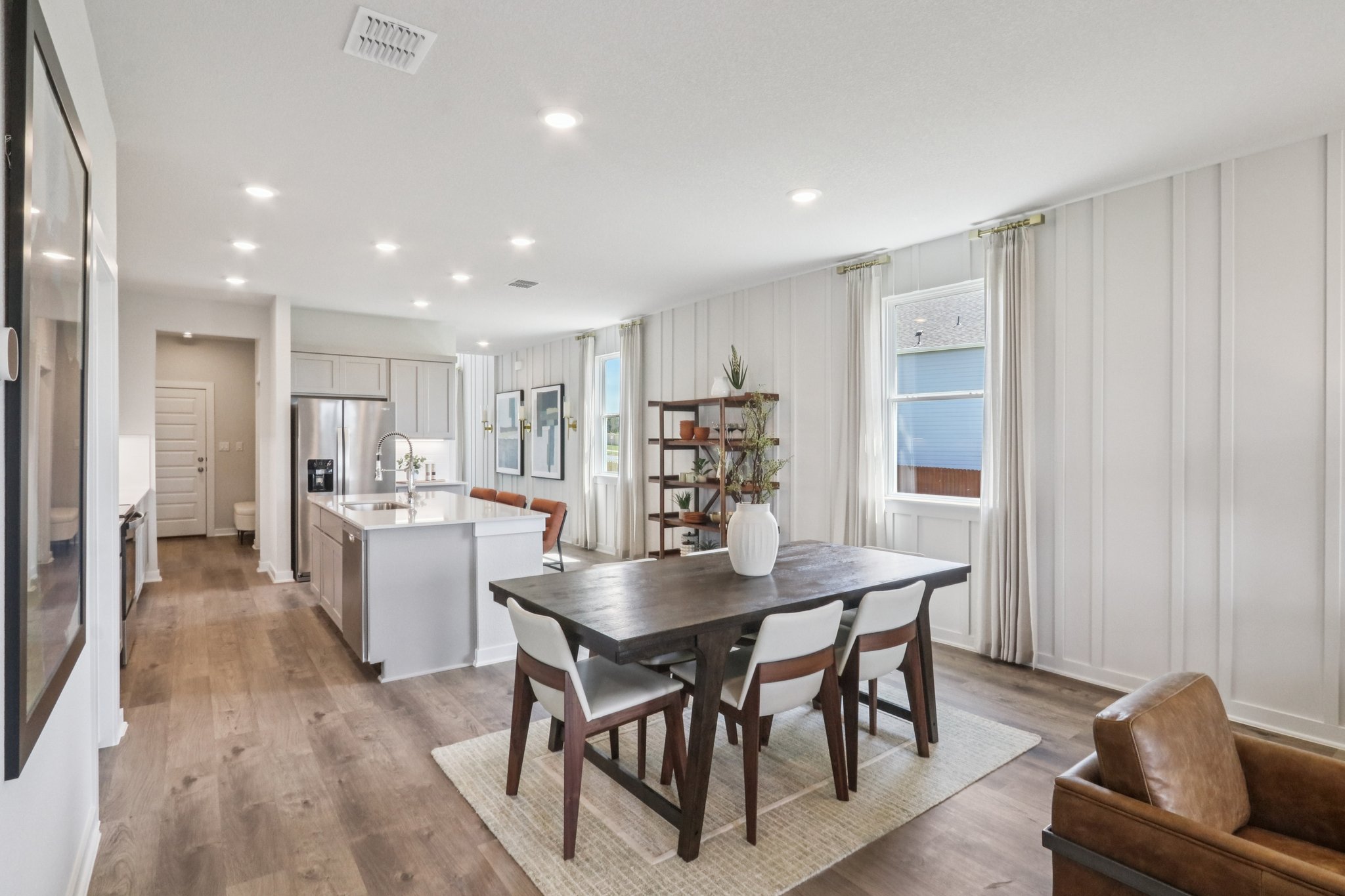 A dining room with a table and chairs.