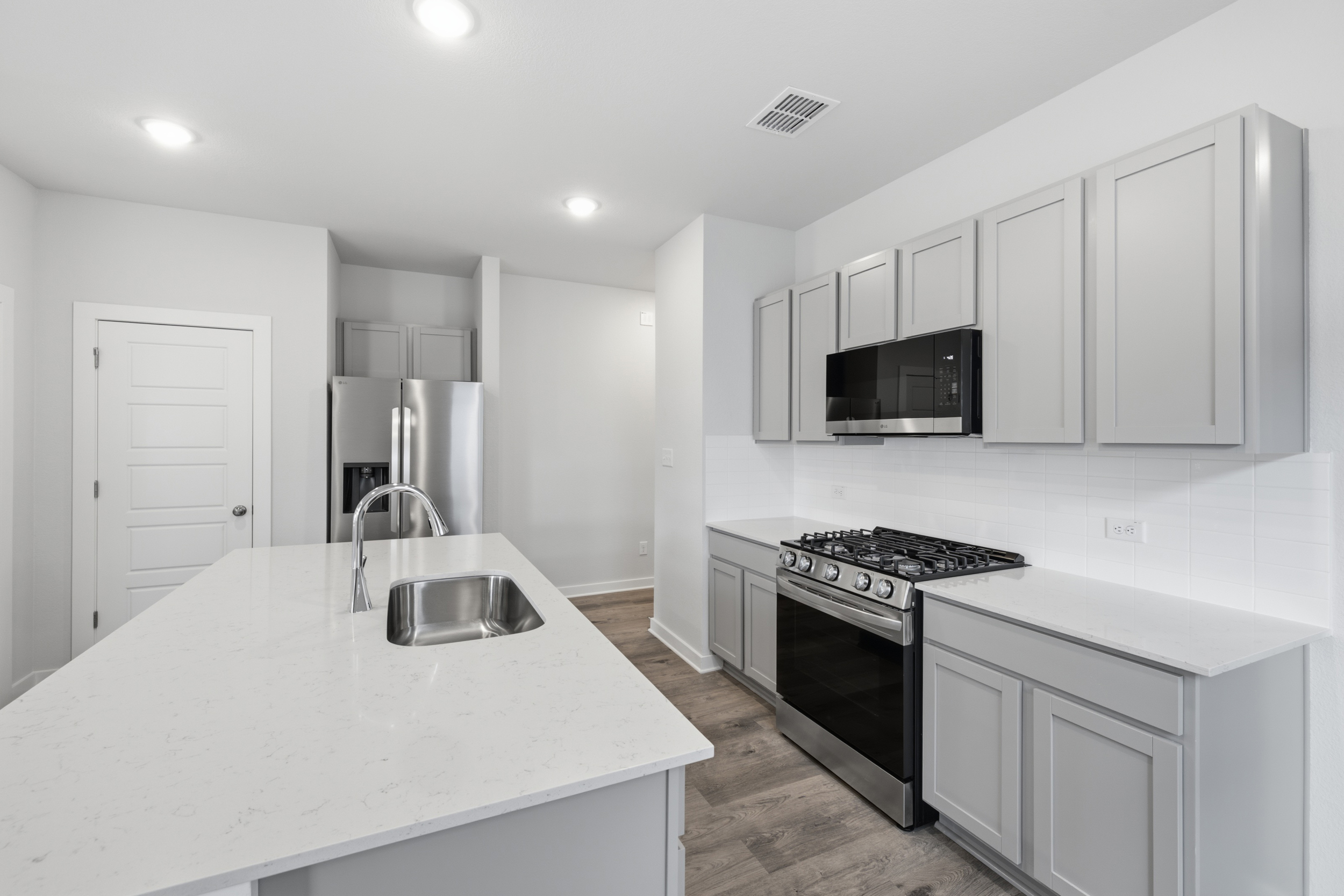 A kitchen with white cabinets.