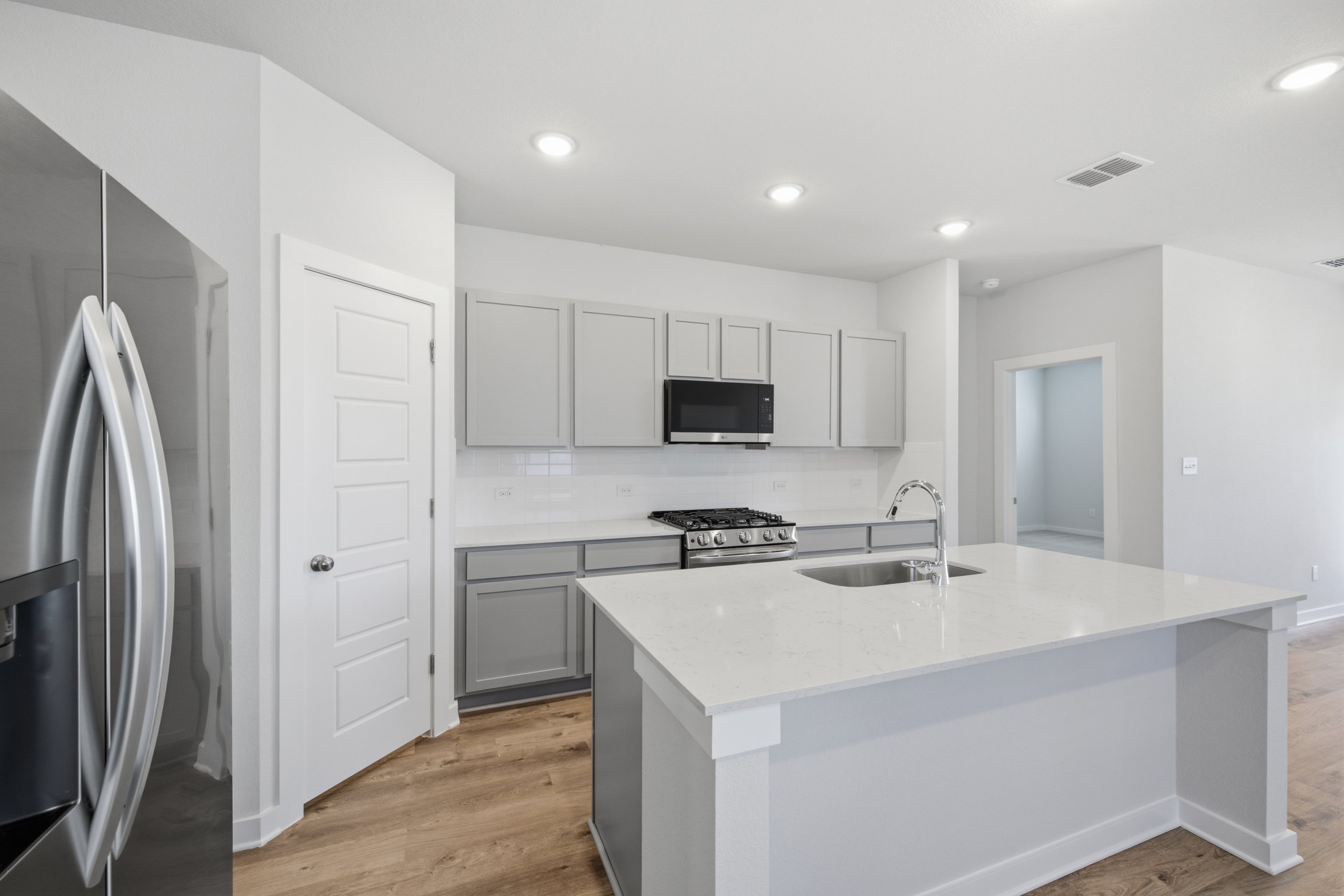A kitchen with white cabinets.