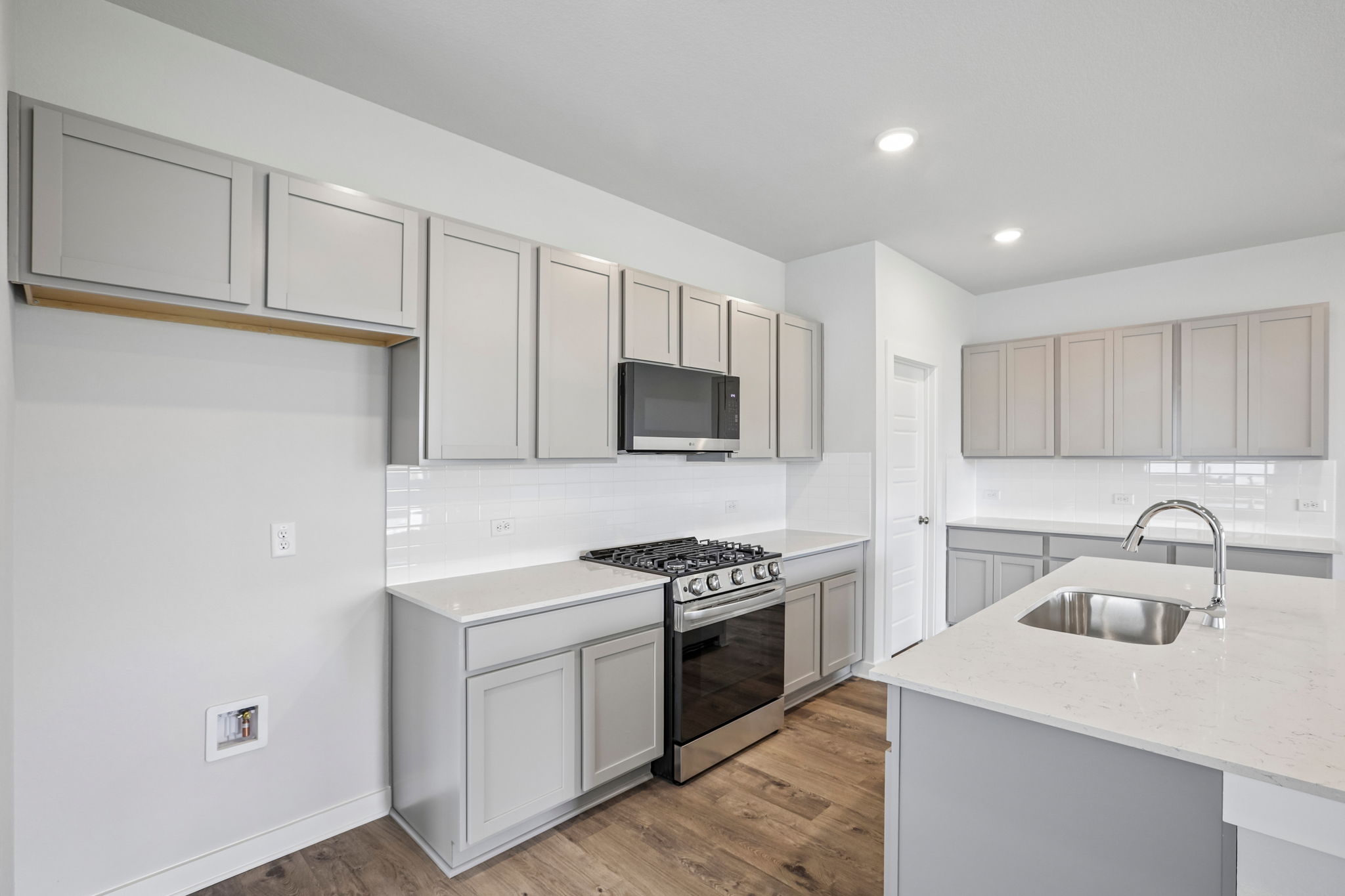 A kitchen with white cabinets.