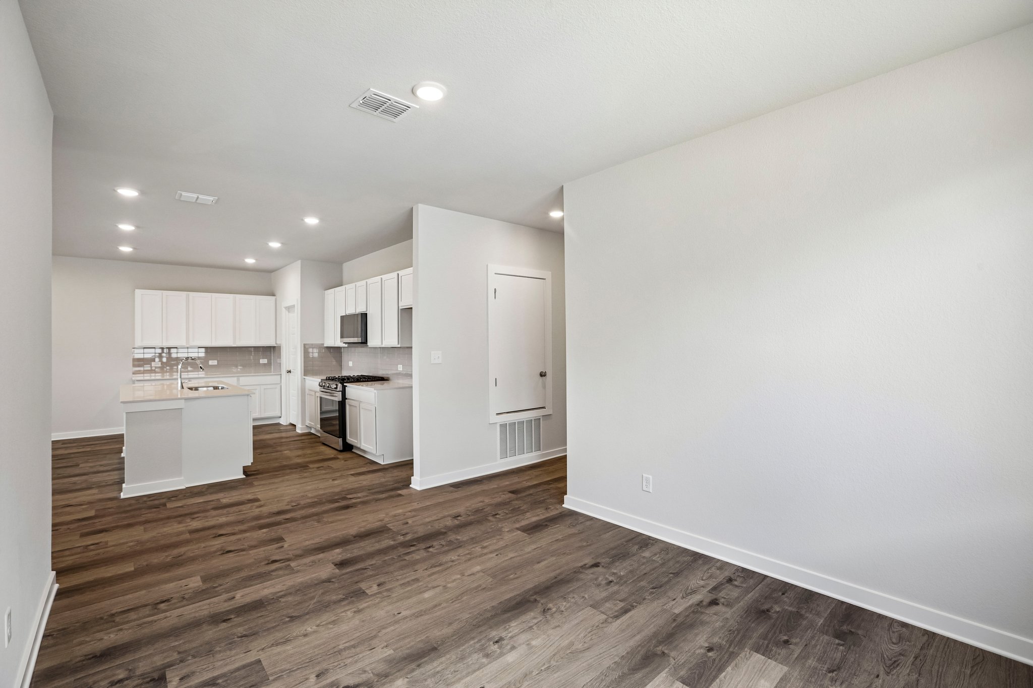 A kitchen with white cabinets.
