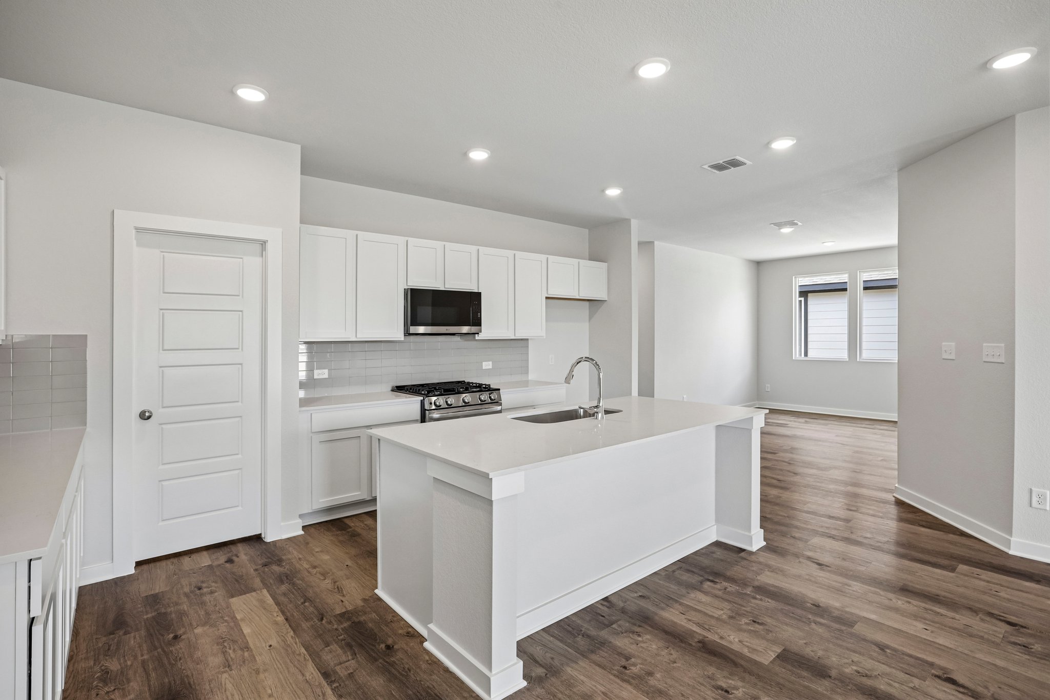 A kitchen with white cabinets.