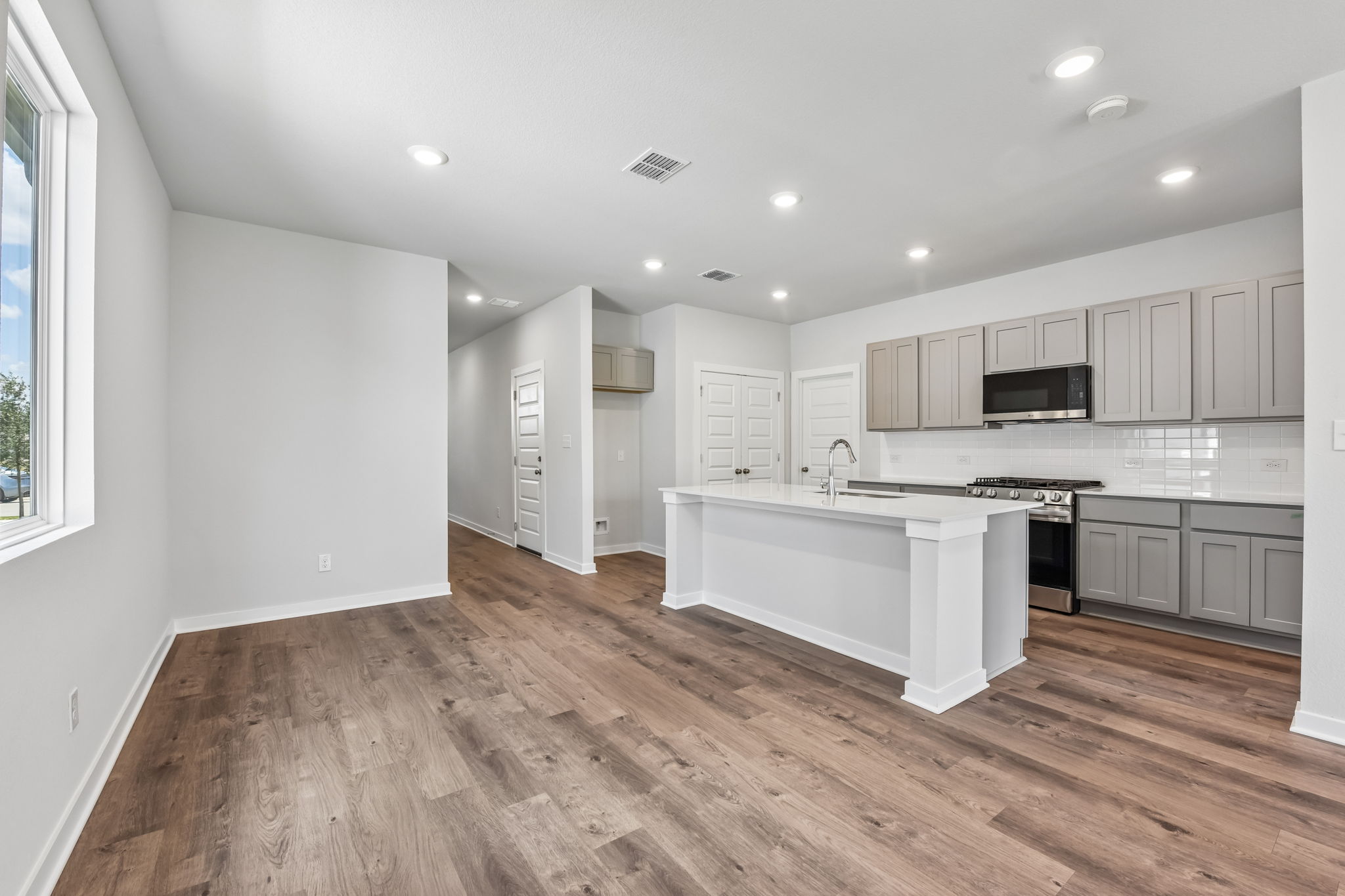 A kitchen with white cabinets.