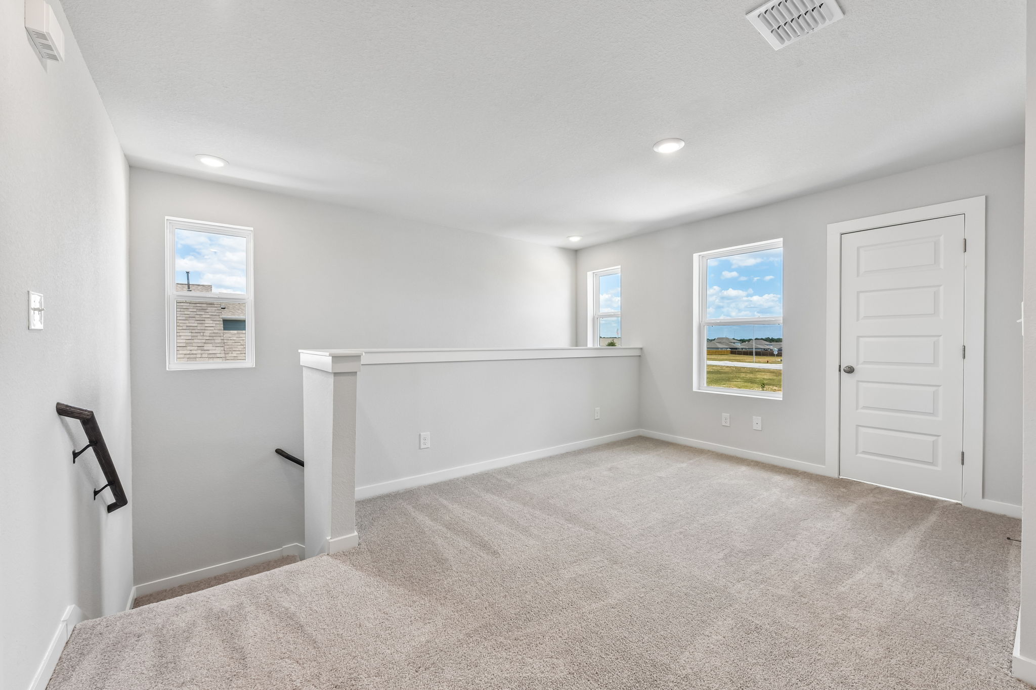 A room with a white wall and a white door.