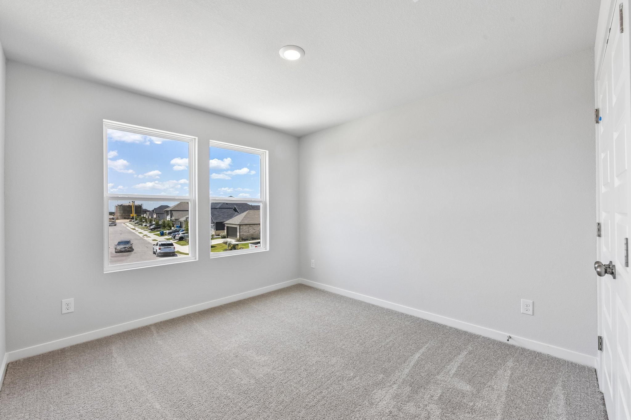 A room with a window and a carpet.