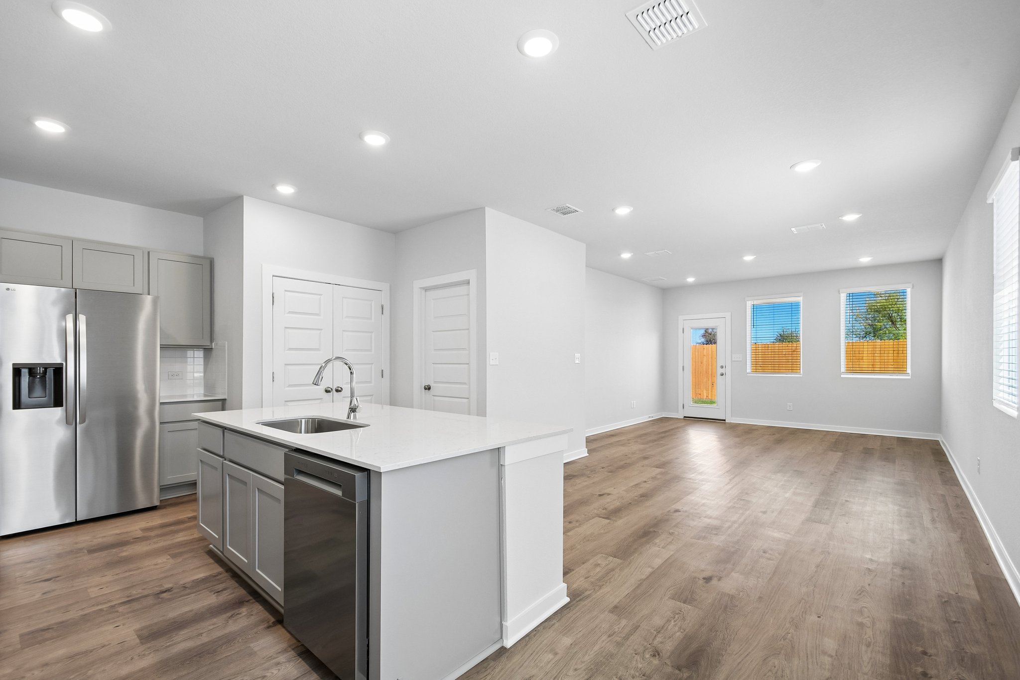 A kitchen with white cabinets.