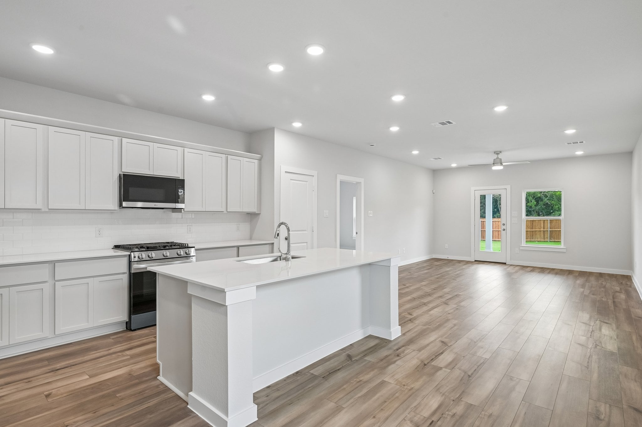 A kitchen with white cabinets.