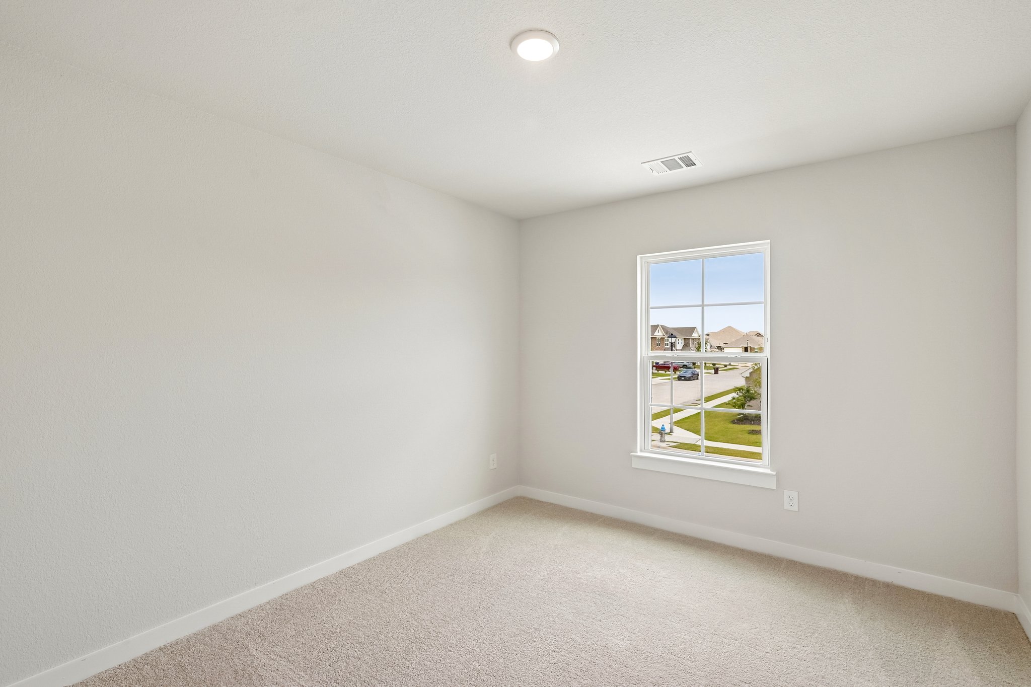 A room with a window and a shelf with objects in it.