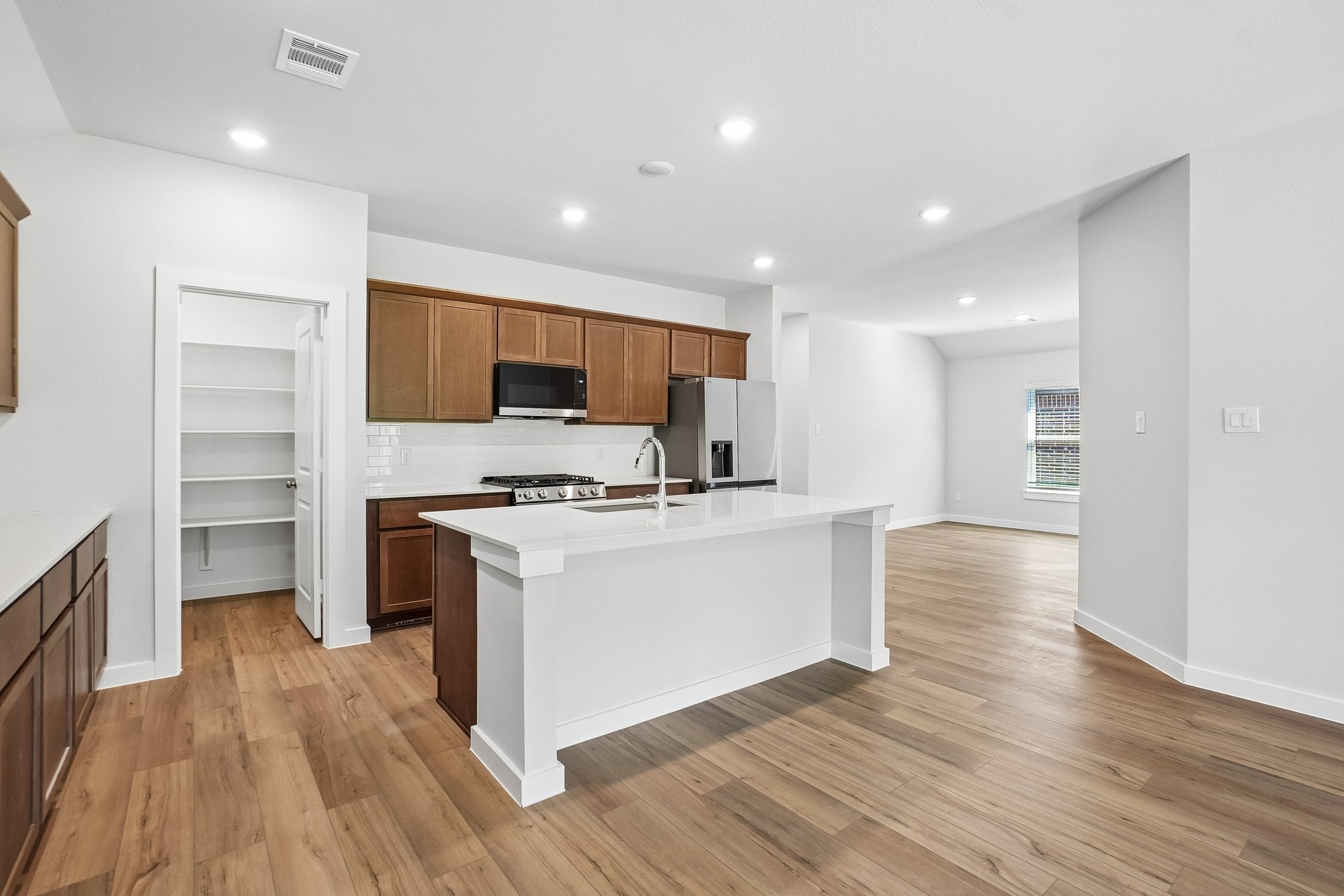 A kitchen with white cabinets.