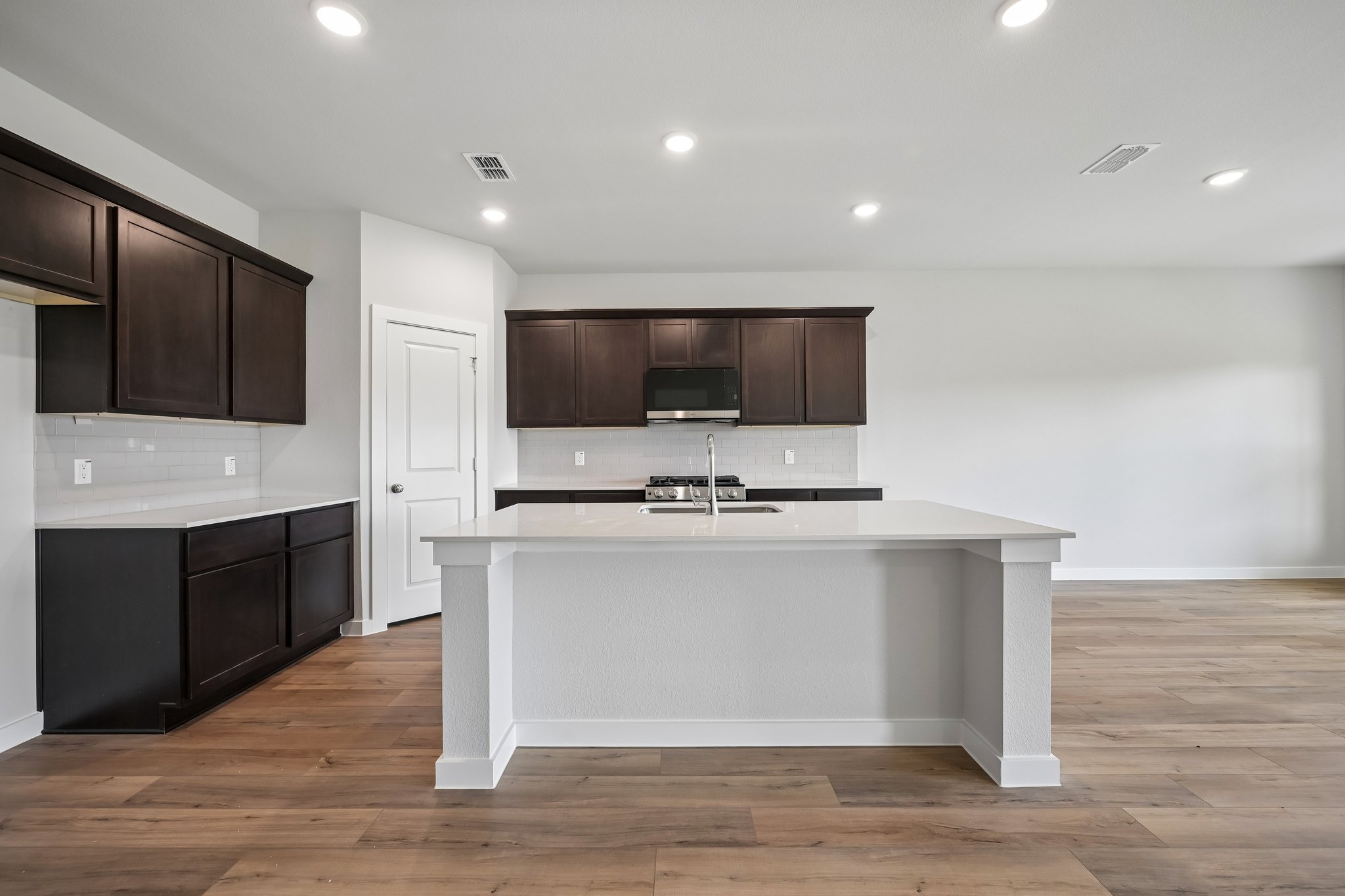 A kitchen with a white counter top.